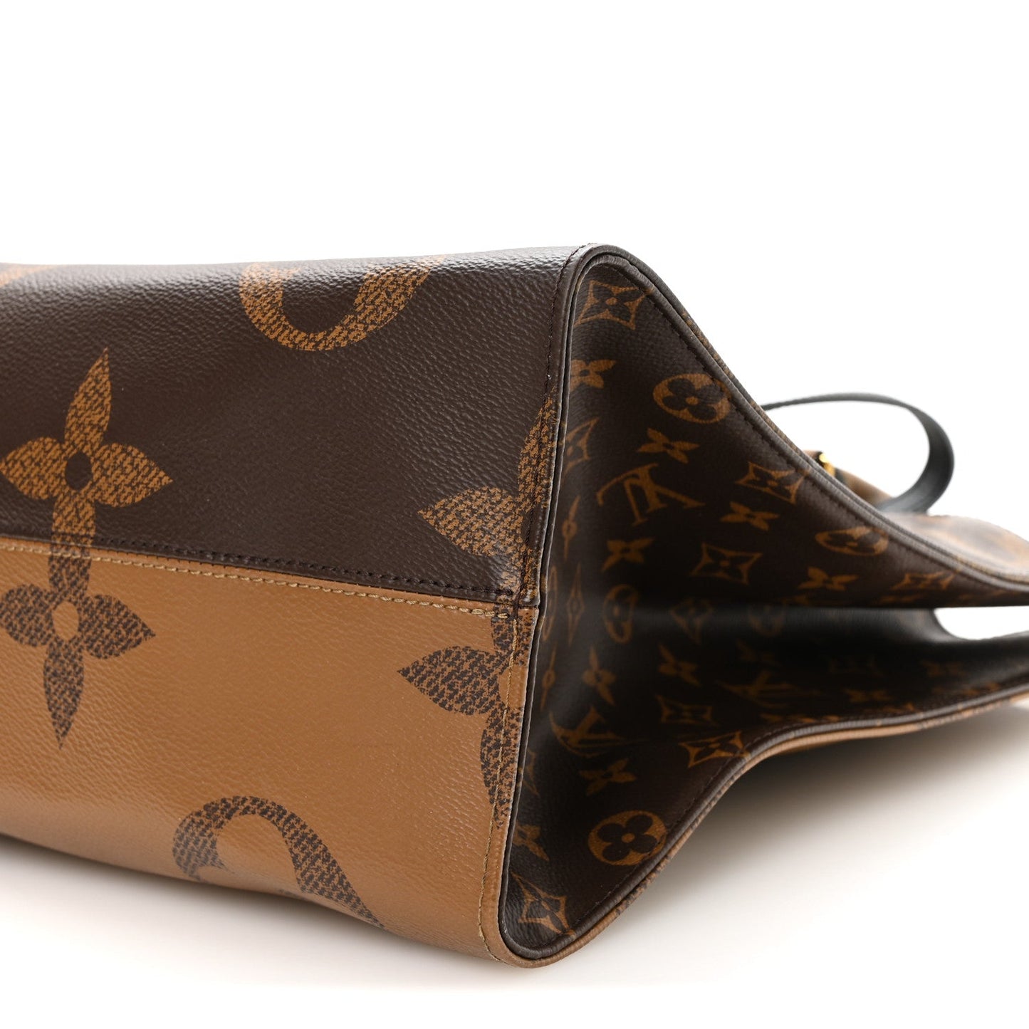 Reverse Monogram Giant Onthego MM