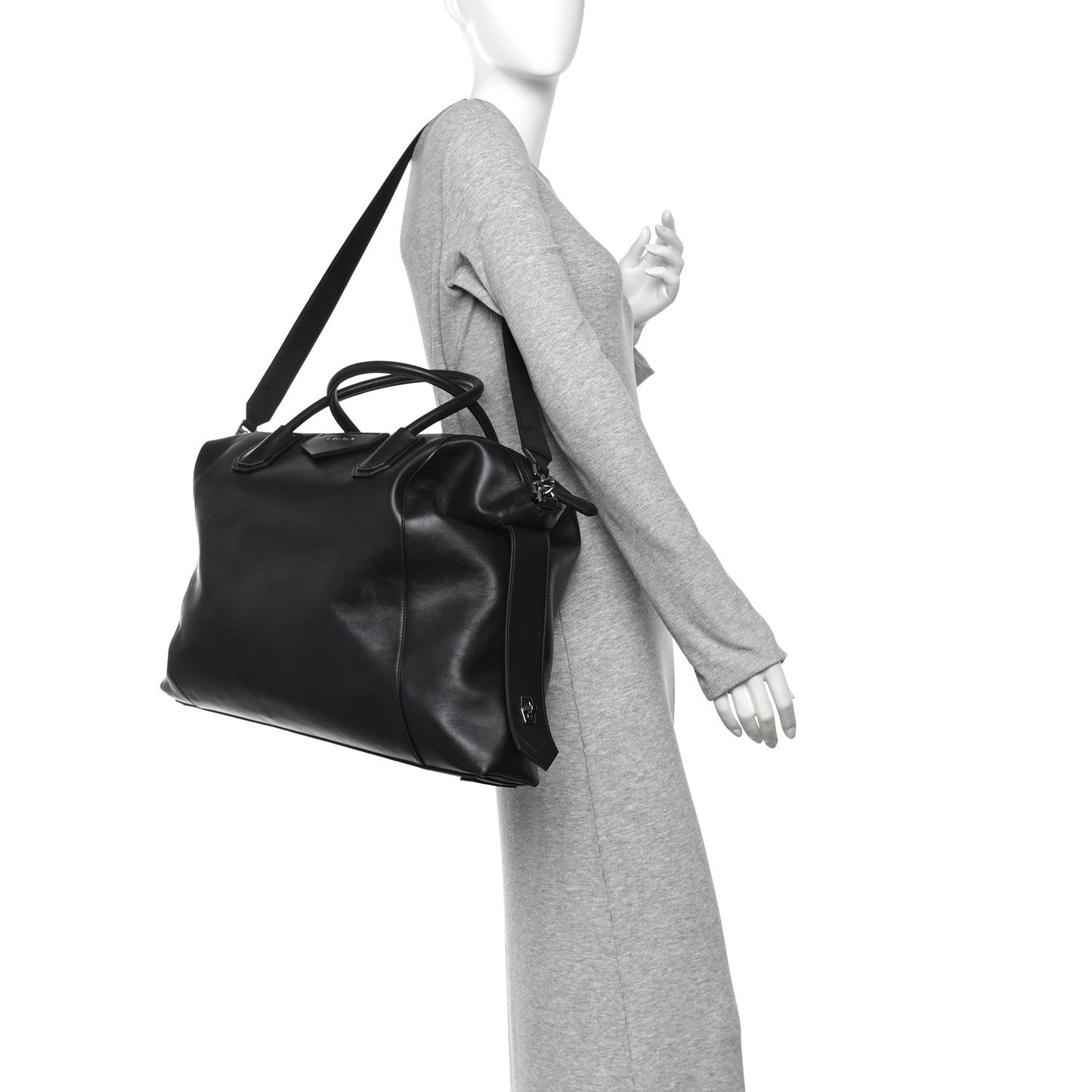 Smooth Calfskin Large Soft Antigona Black