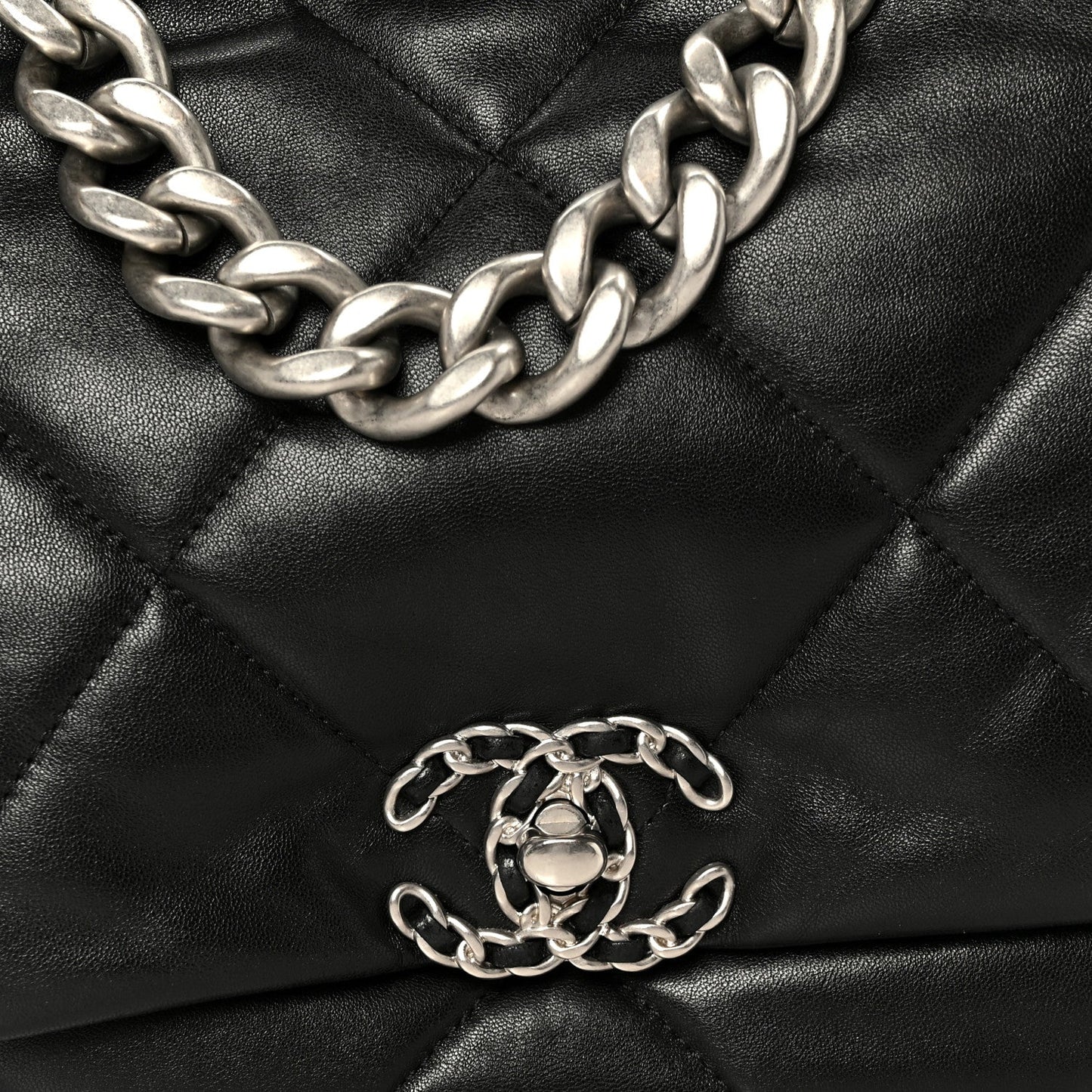 Lambskin Quilted Maxi Chanel 19 Flap Black