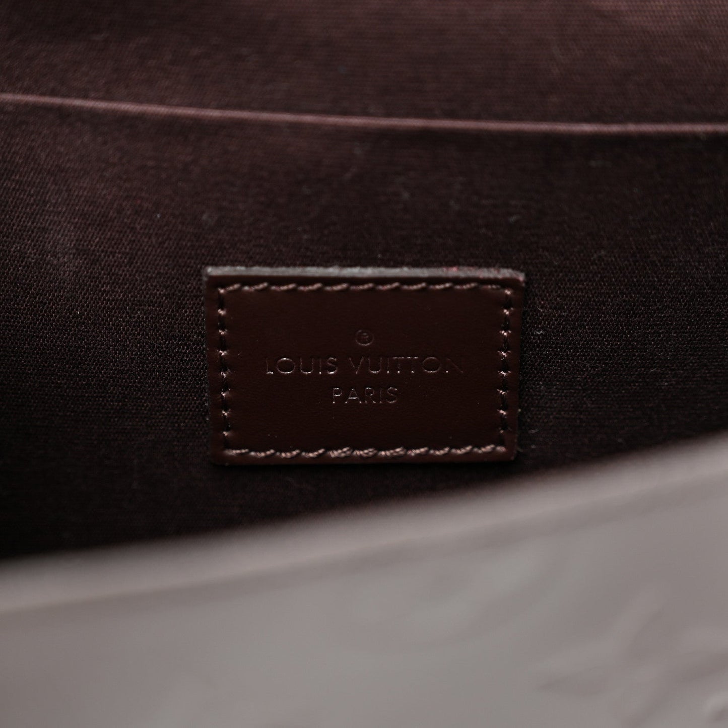 Vernis Pochette Felicie Chain Wallet Amarante