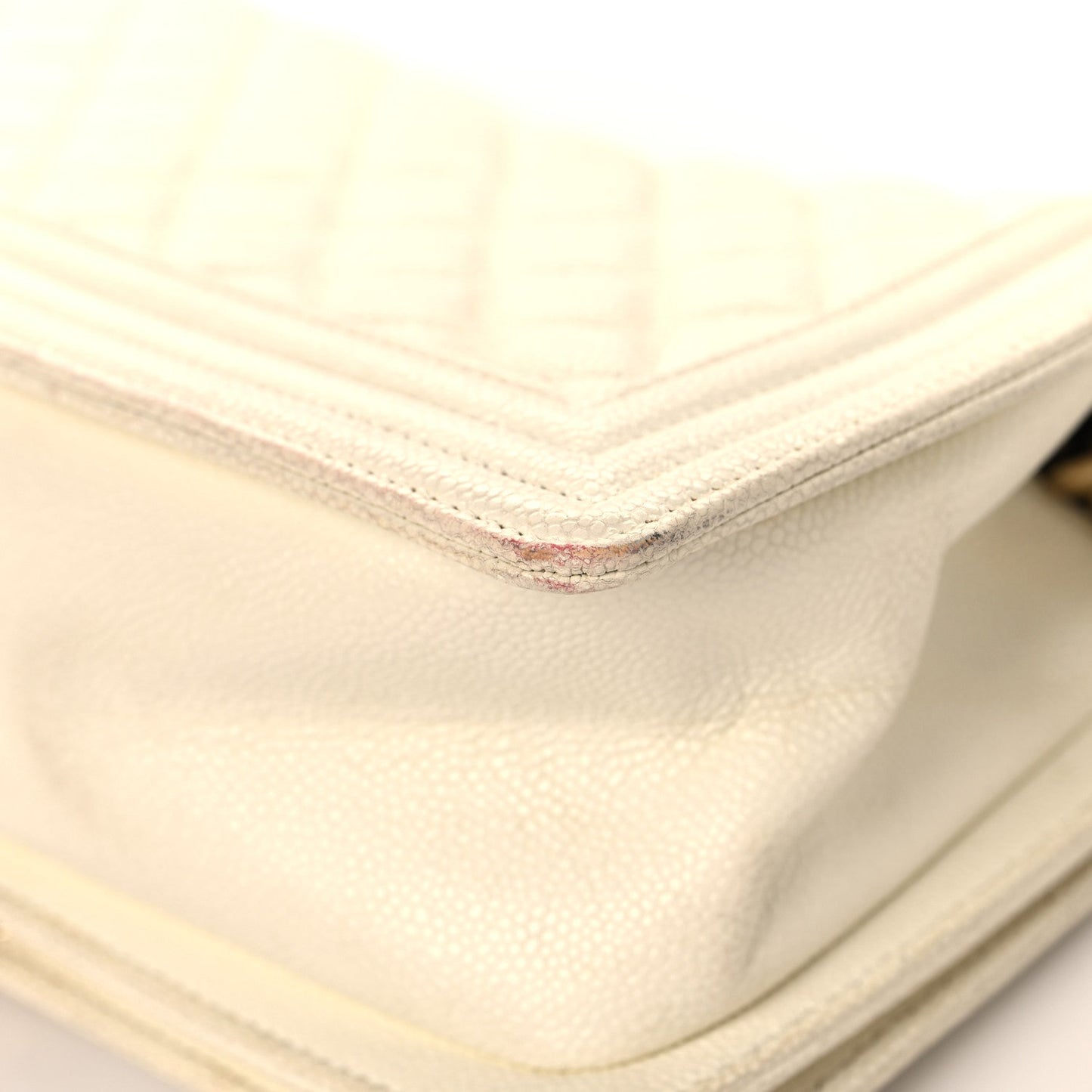 Caviar Quilted Medium Boy Flap White