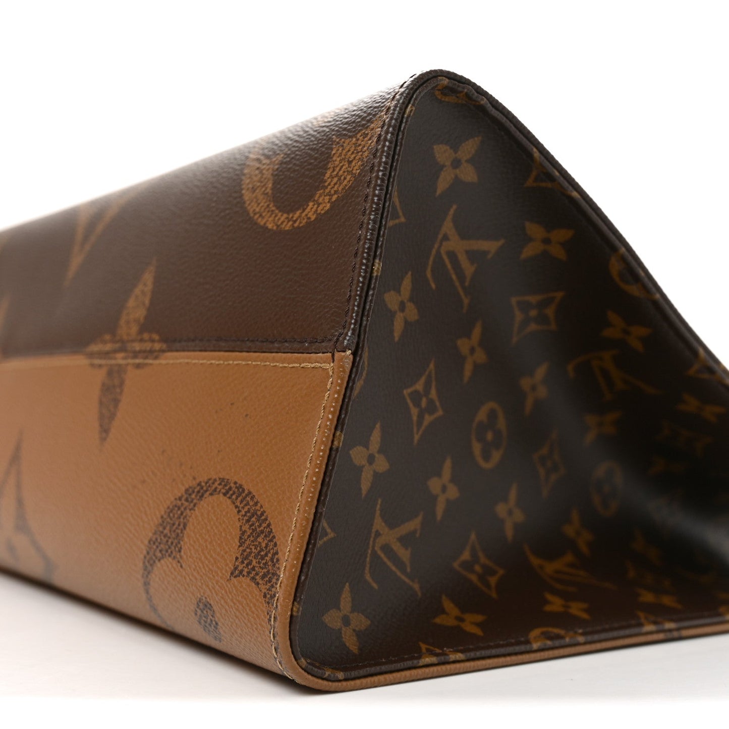 Reverse Monogram Giant Onthego MM