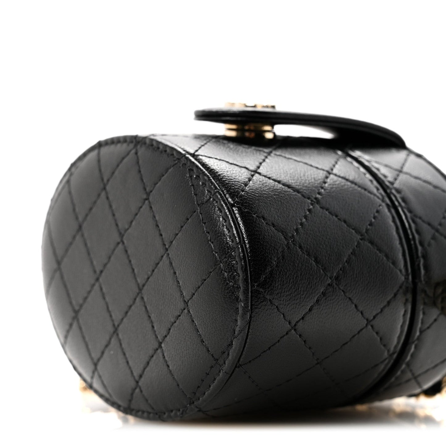 Lambskin Quilted Mini Round Vanity Case With Chain Black