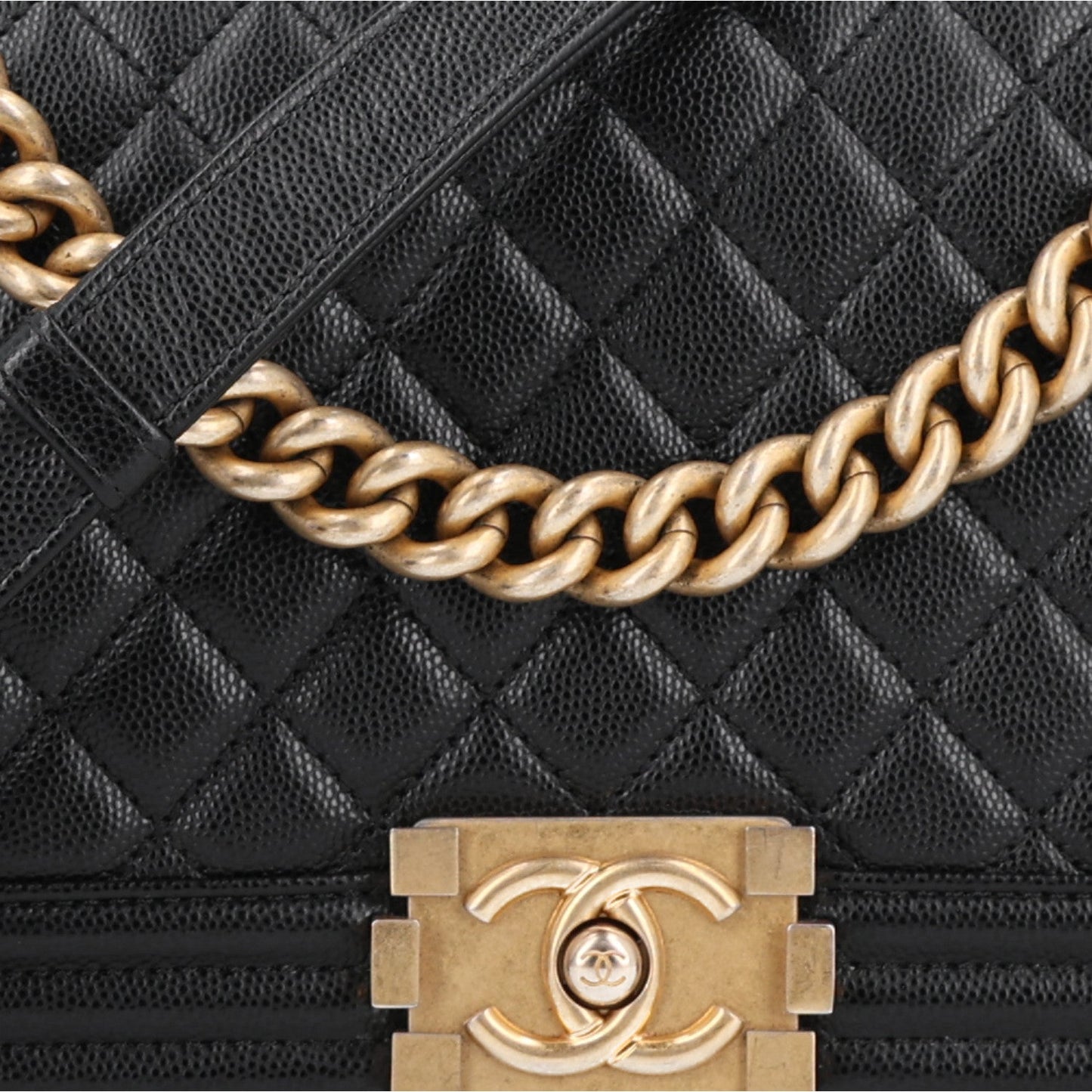 Caviar Quilted Medium Boy Flap Black