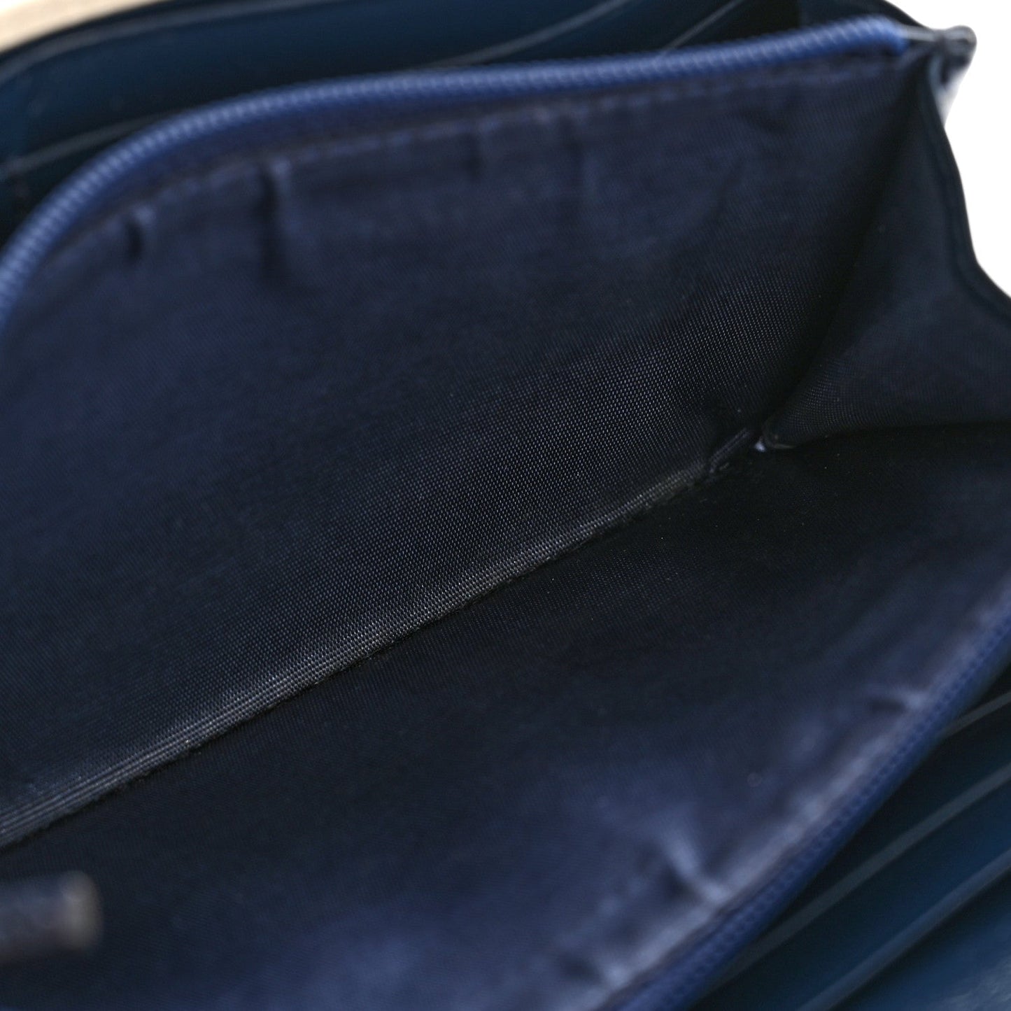Vintage Effect Calfskin Matelasse Diagonal Torchon GG Marmont Continental Wallet Blue Agata Mystic White