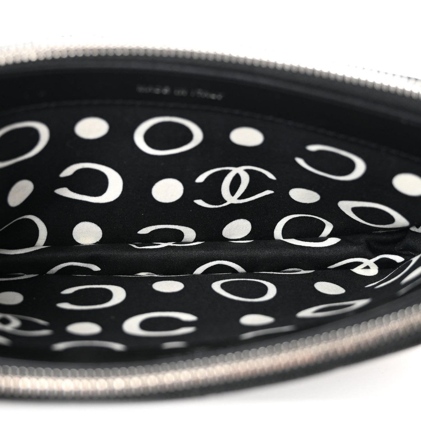 Caviar Quilted Logo Small Clutch With Chain Black