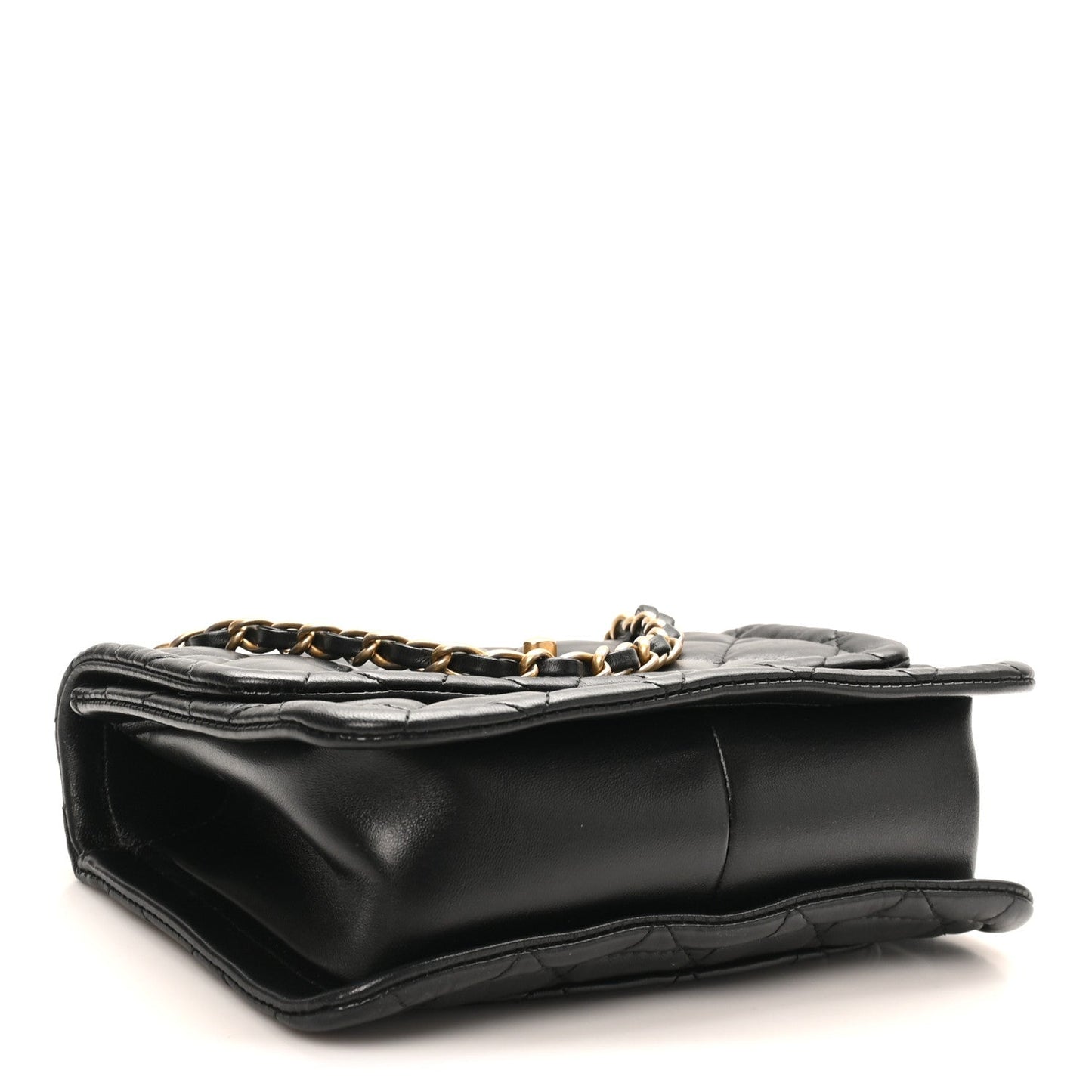 Shiny Lambskin Flap Clutch With Chain Black