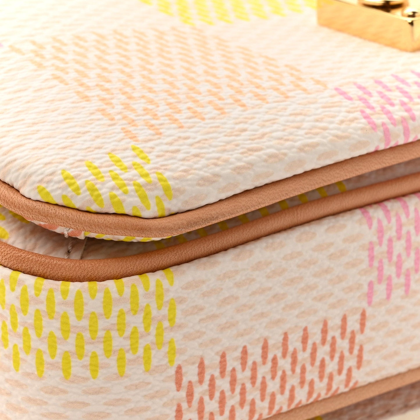 Damier Giant Pochette Metis East West Peach