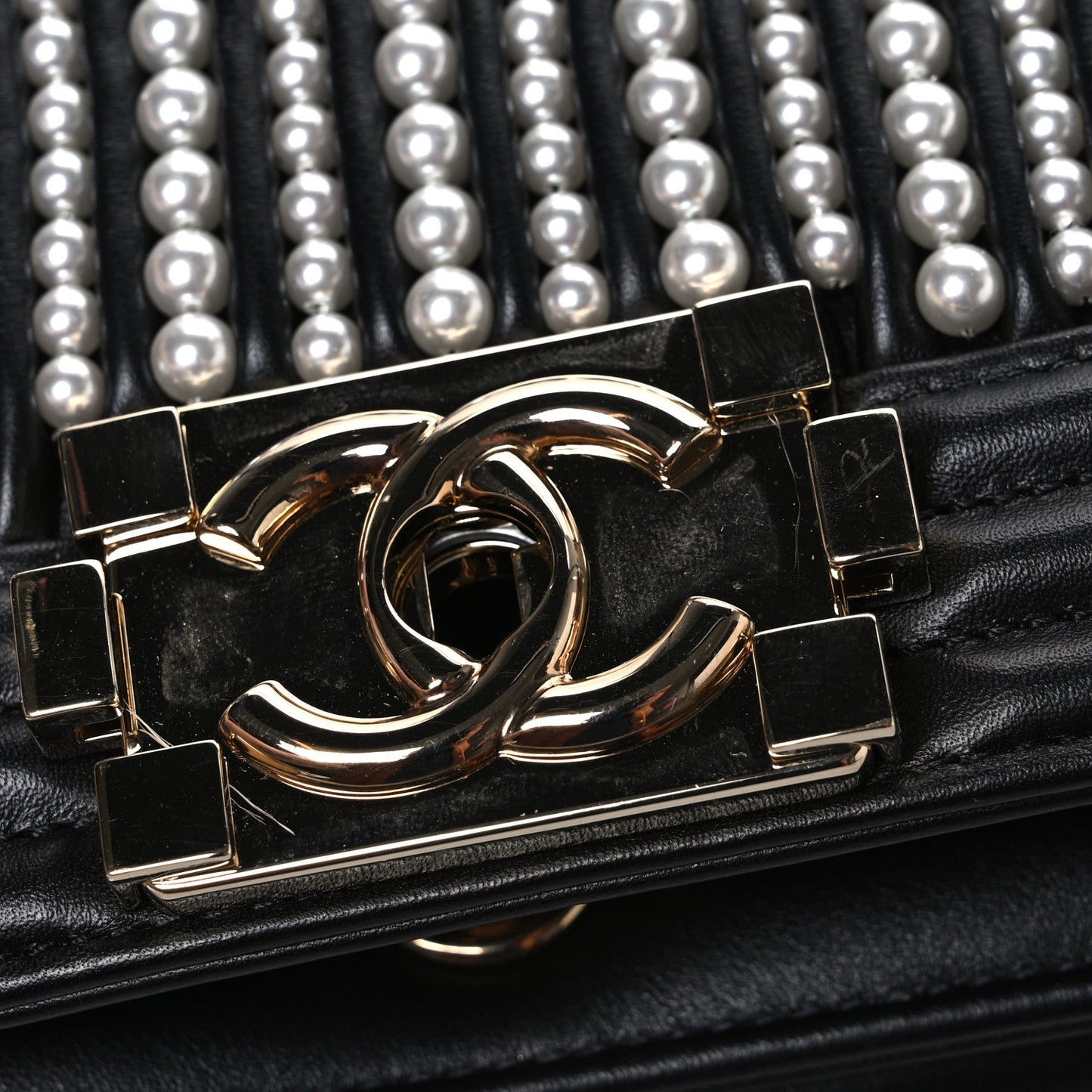 Calfskin Pearl Medium Chanel Pearls Boy Flap Black