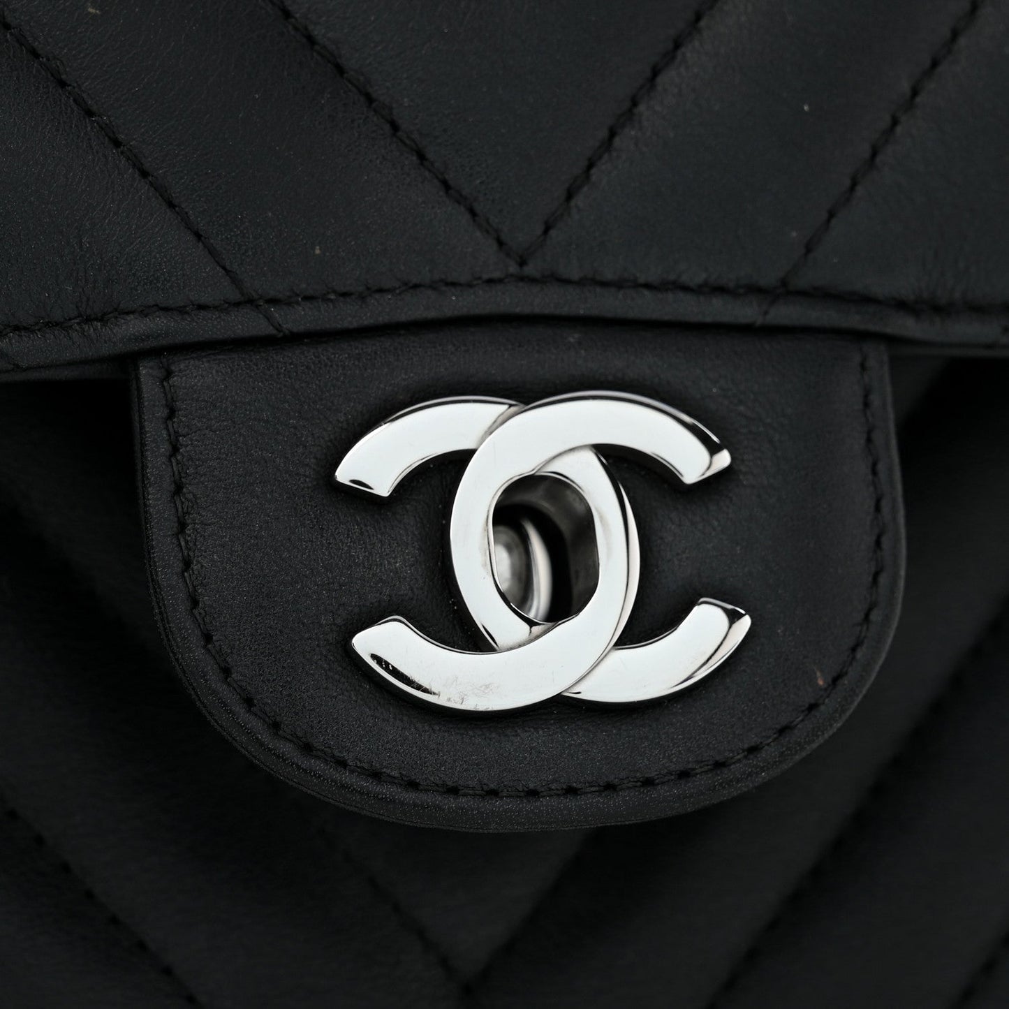 Lambskin Chevron Quilted Medium Double Flap Black