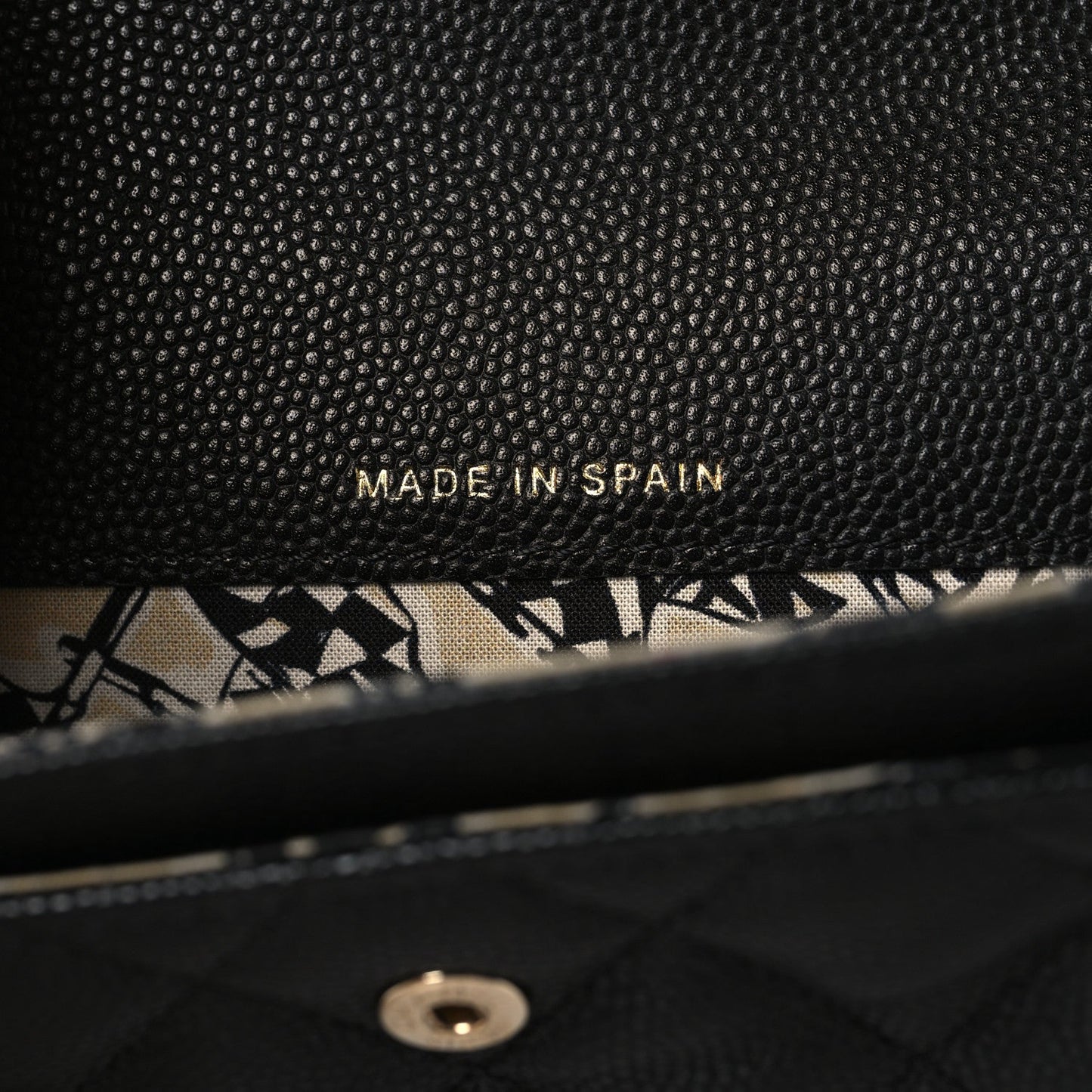 Caviar Quilted Striated CC Flap Card Holder Black