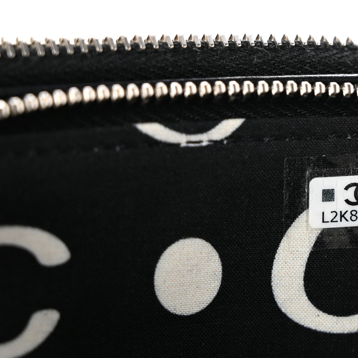 Caviar Quilted Logo Small Clutch With Chain Black