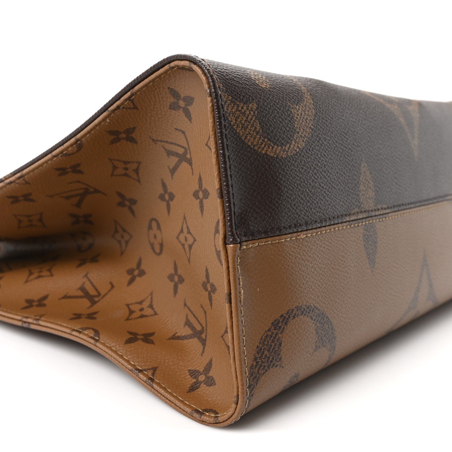 Reverse Monogram Giant Onthego MM
