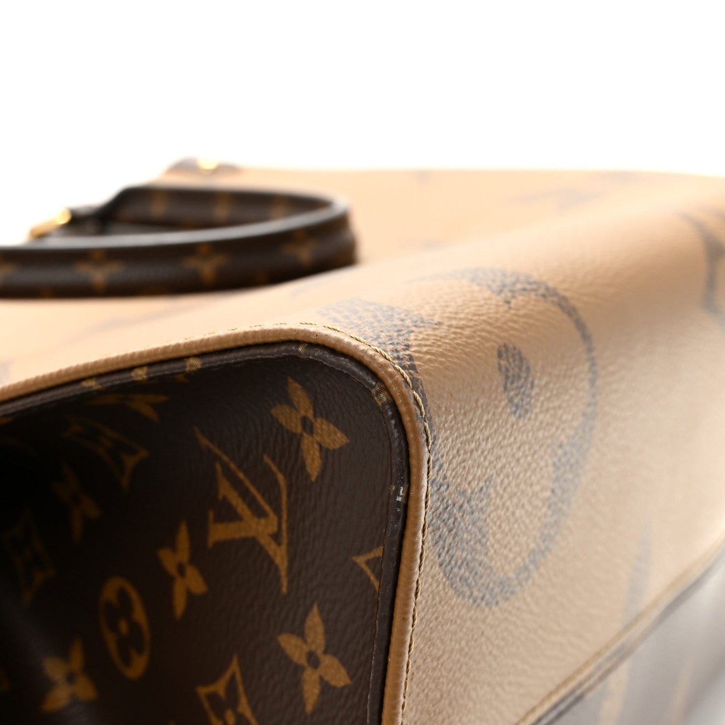 Reverse Monogram Giant Onthego MM