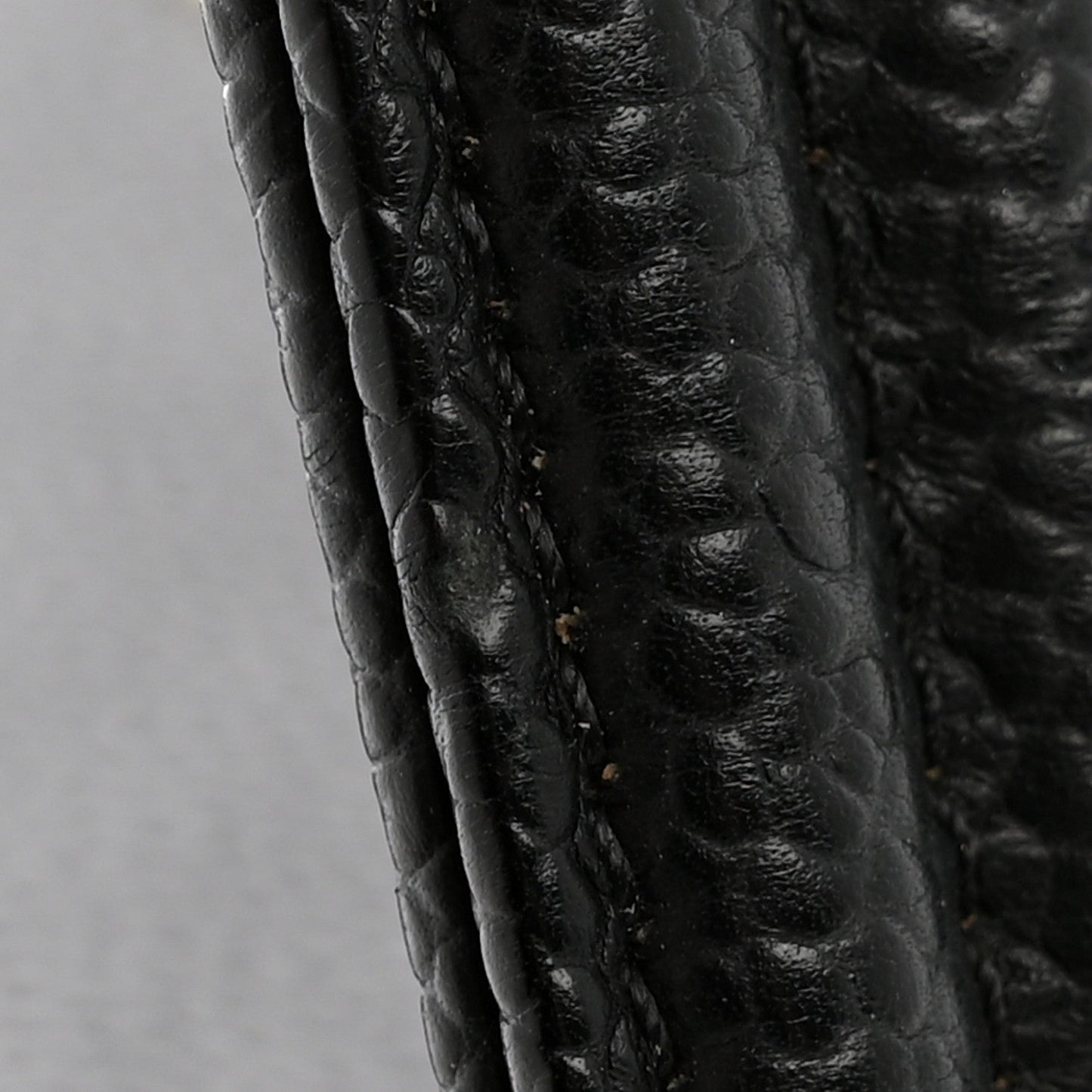 Caviar Quilted Medium Boy Flap Black