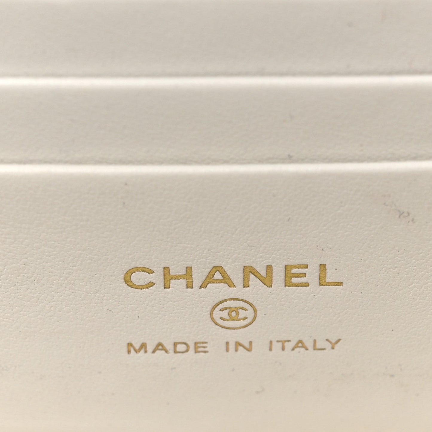Caviar Quilted Small Vanity Case With Chain White