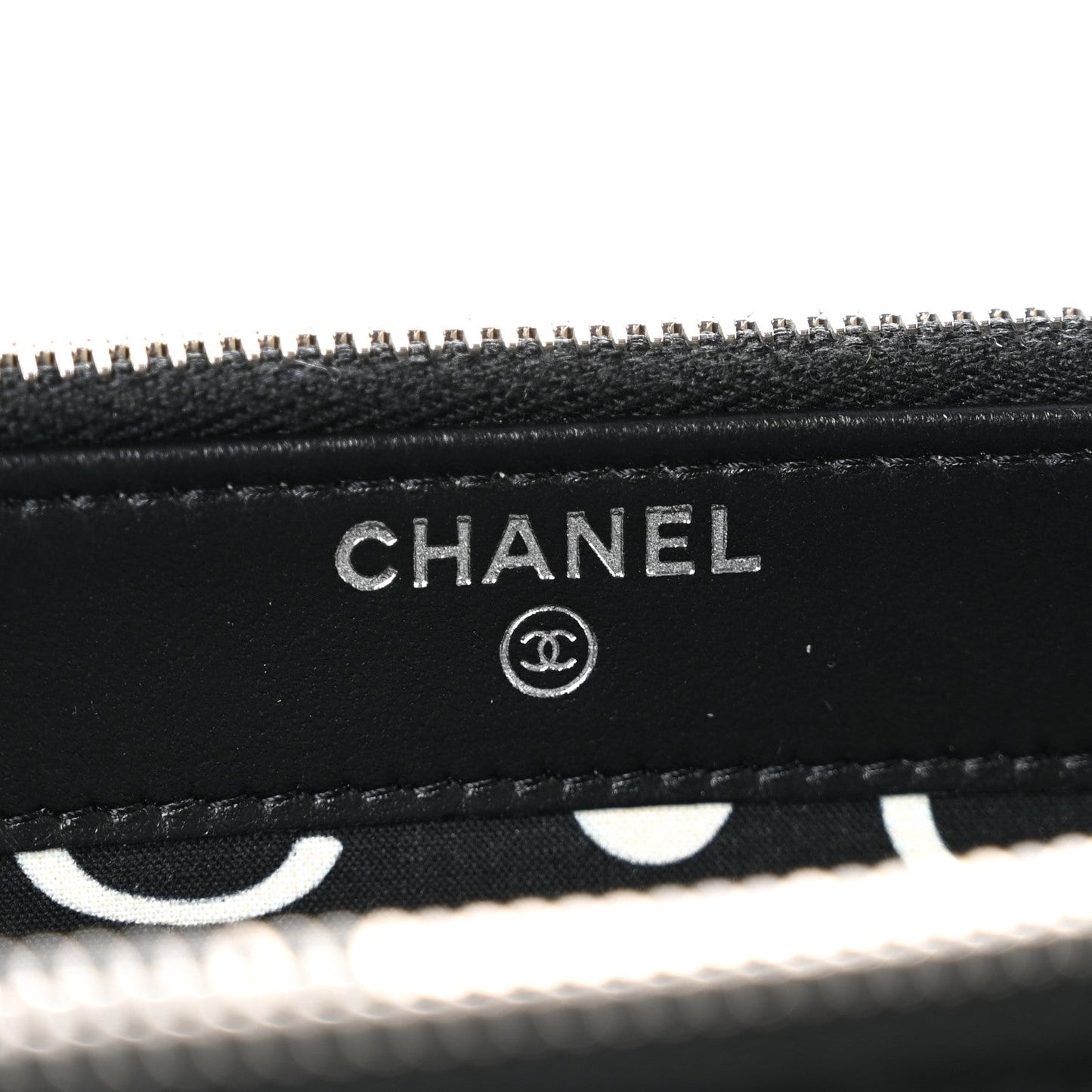 Caviar Quilted Logo Small Clutch With Chain Black