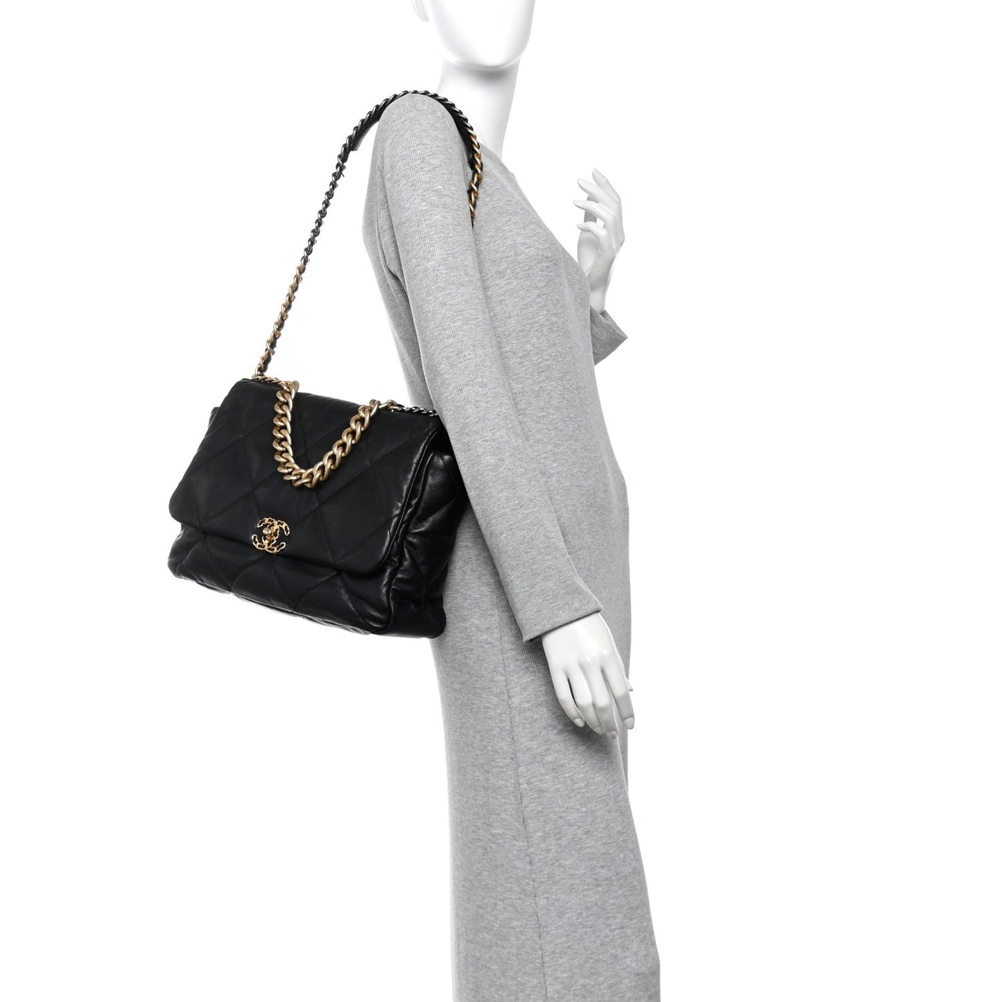 Lambskin Quilted Maxi Chanel 19 Flap Black