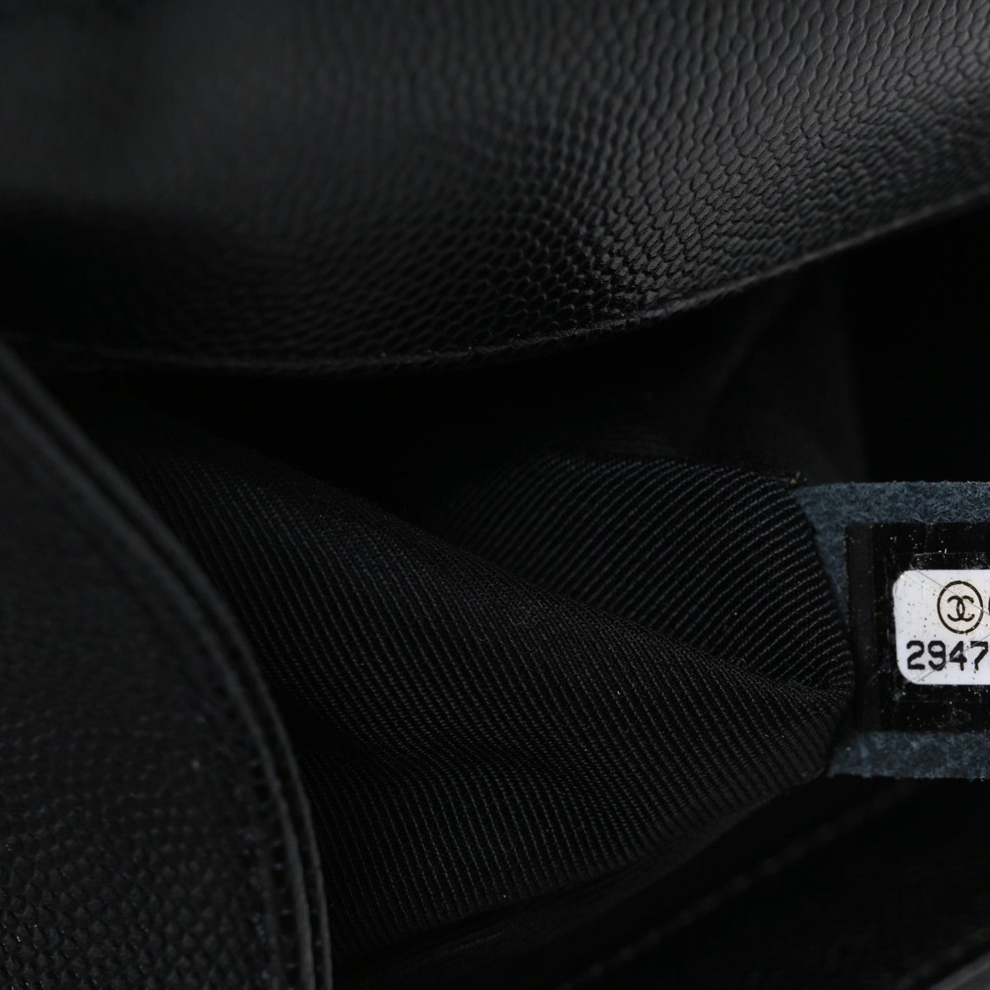 Caviar Quilted Medium Boy Flap Black