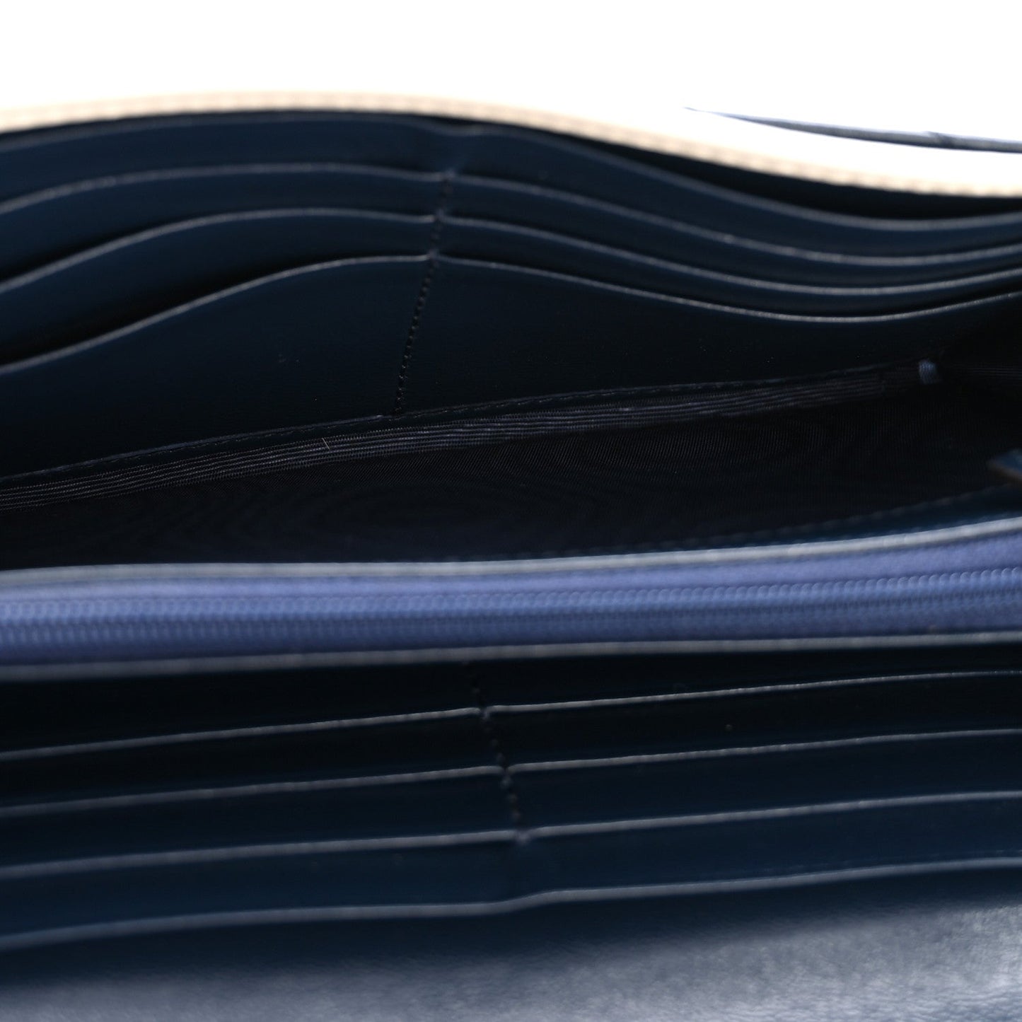 Vintage Effect Calfskin Matelasse Diagonal Torchon GG Marmont Continental Wallet Blue Agata Mystic White