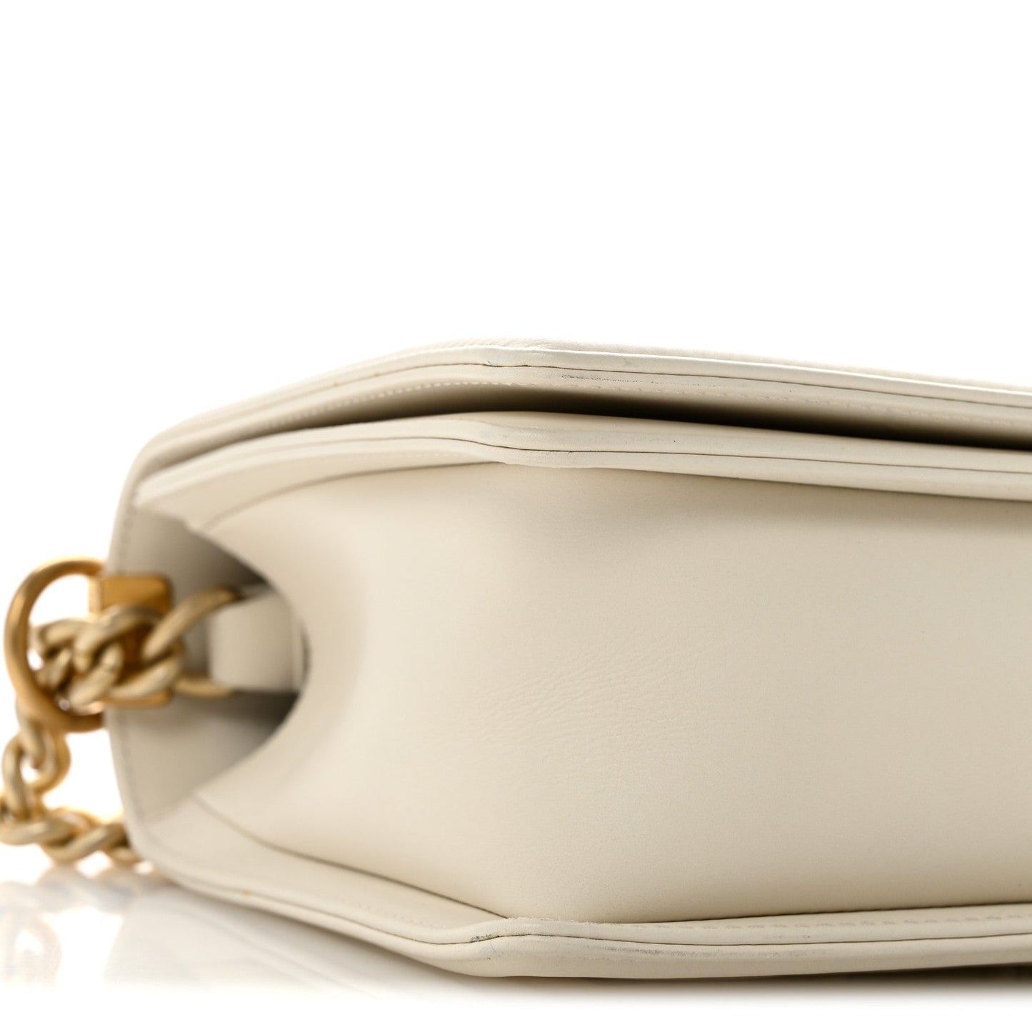 Caviar Calfskin Shiny Calfskin Chevron New Medium Boy Flap White