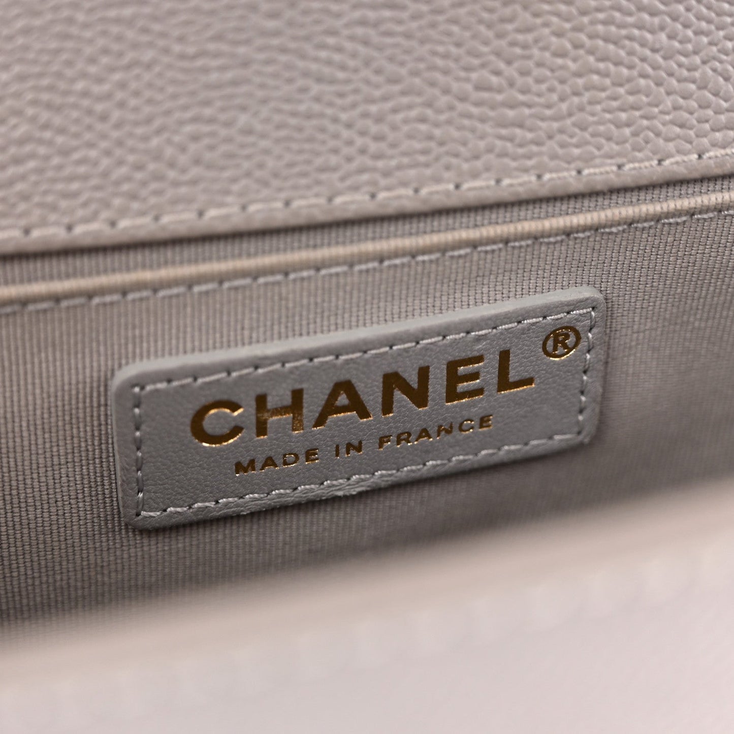 Caviar Quilted Chain Around Medium Boy Flap Grey