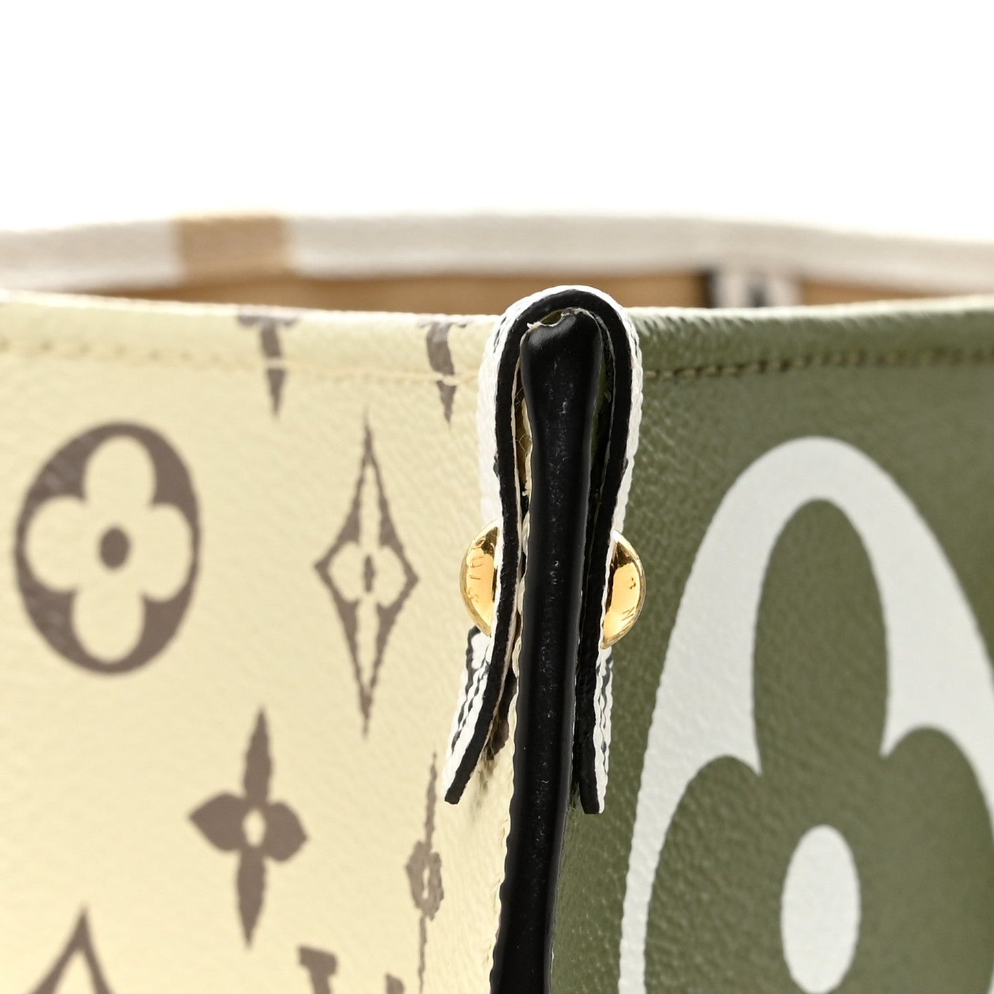 Monogram Giant Onthego GM Kaki Beige