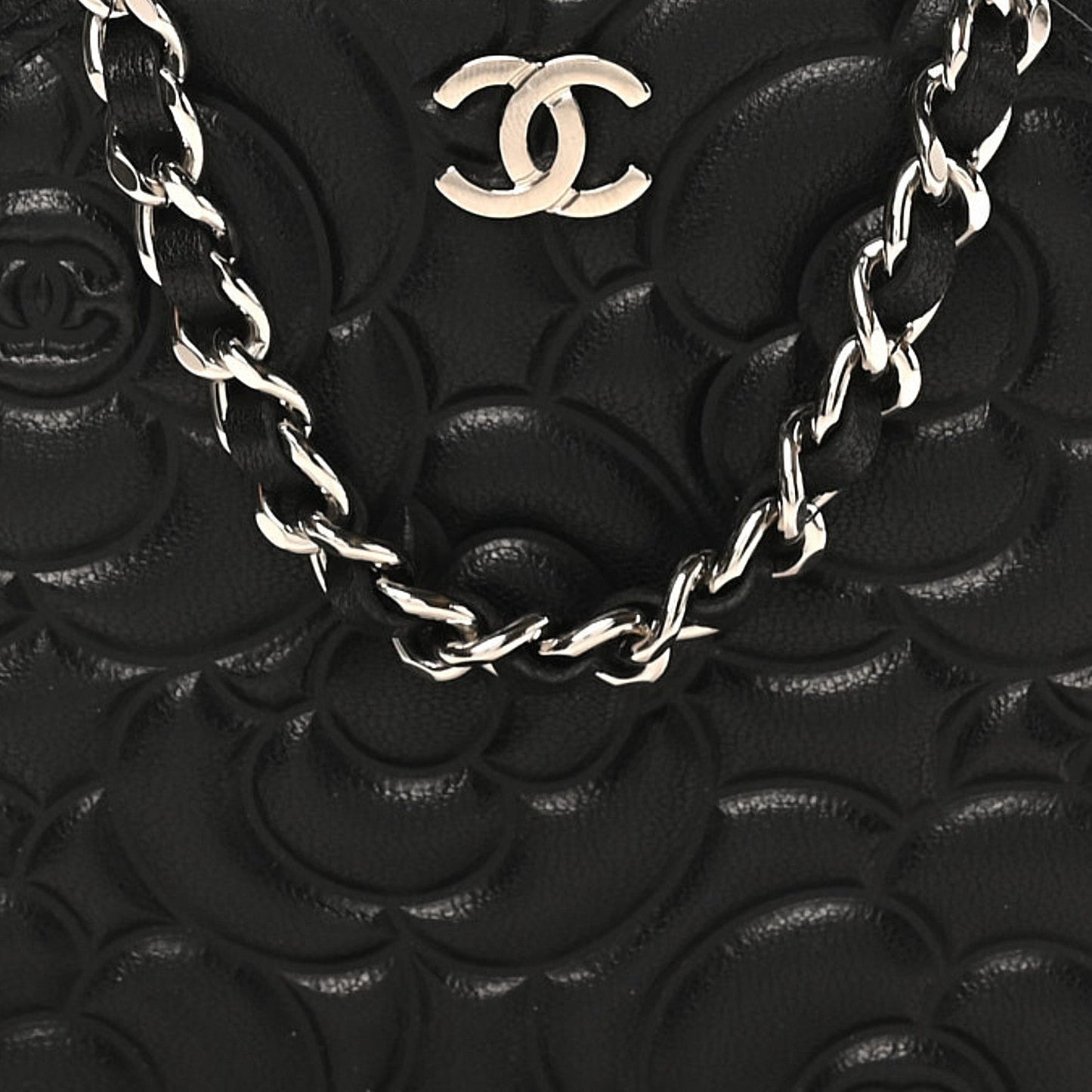Goatskin Camellia Quilted Round Clutch With Chain Black