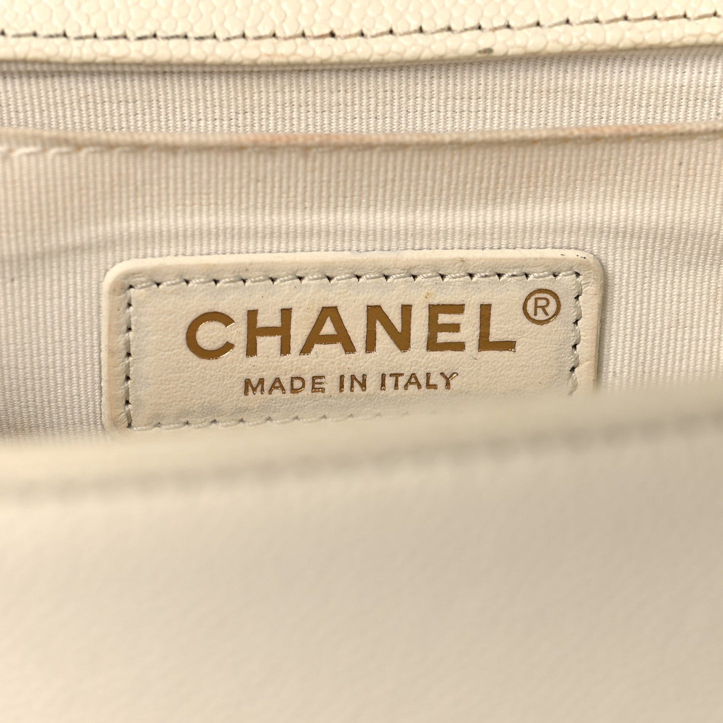 Caviar Quilted Medium Boy Flap White