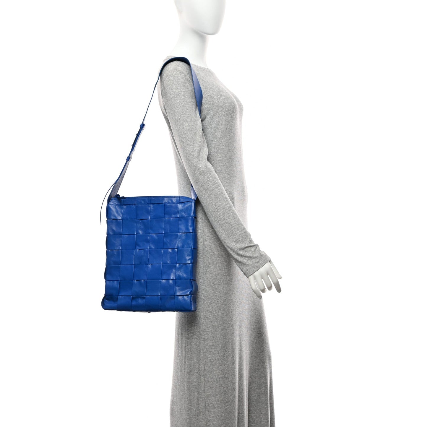 Paper Calfskin Maxi Intrecciato Cassette Messenger Blue