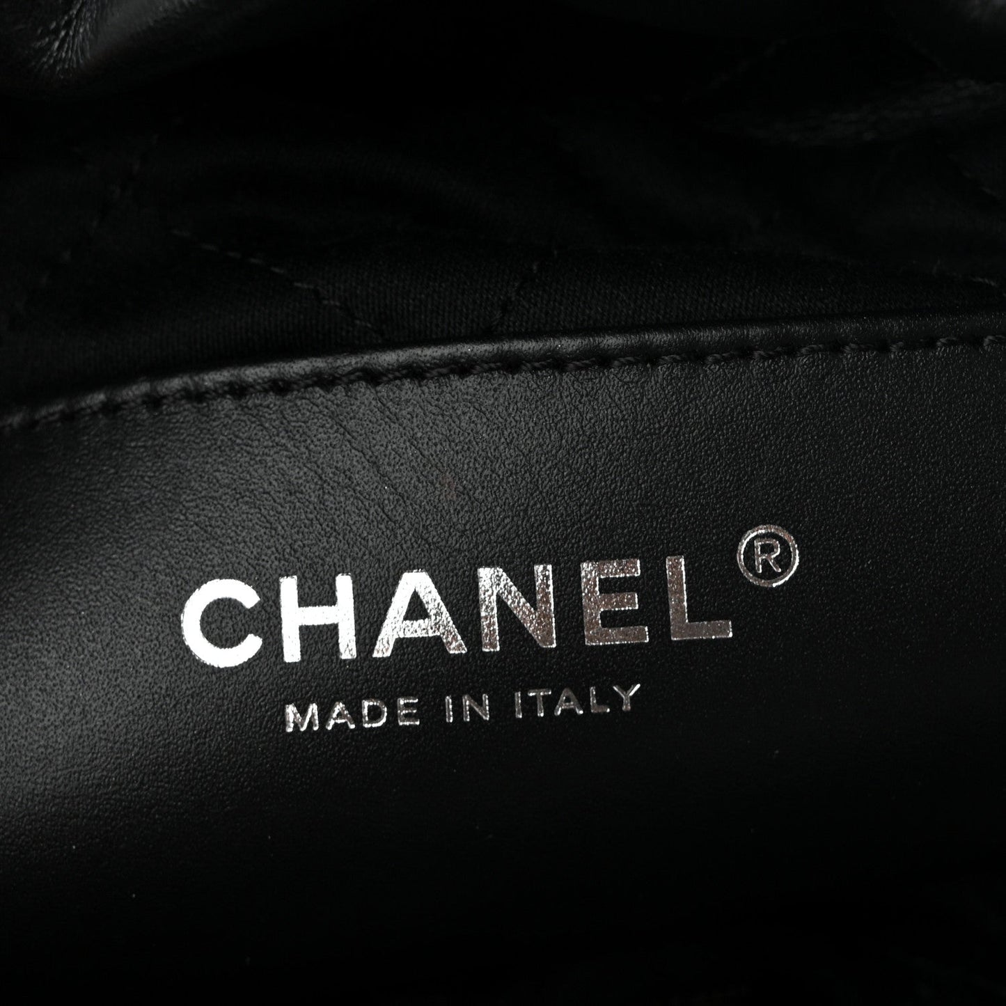 Shiny Calfskin Quilted Mini Chanel 22 So Black