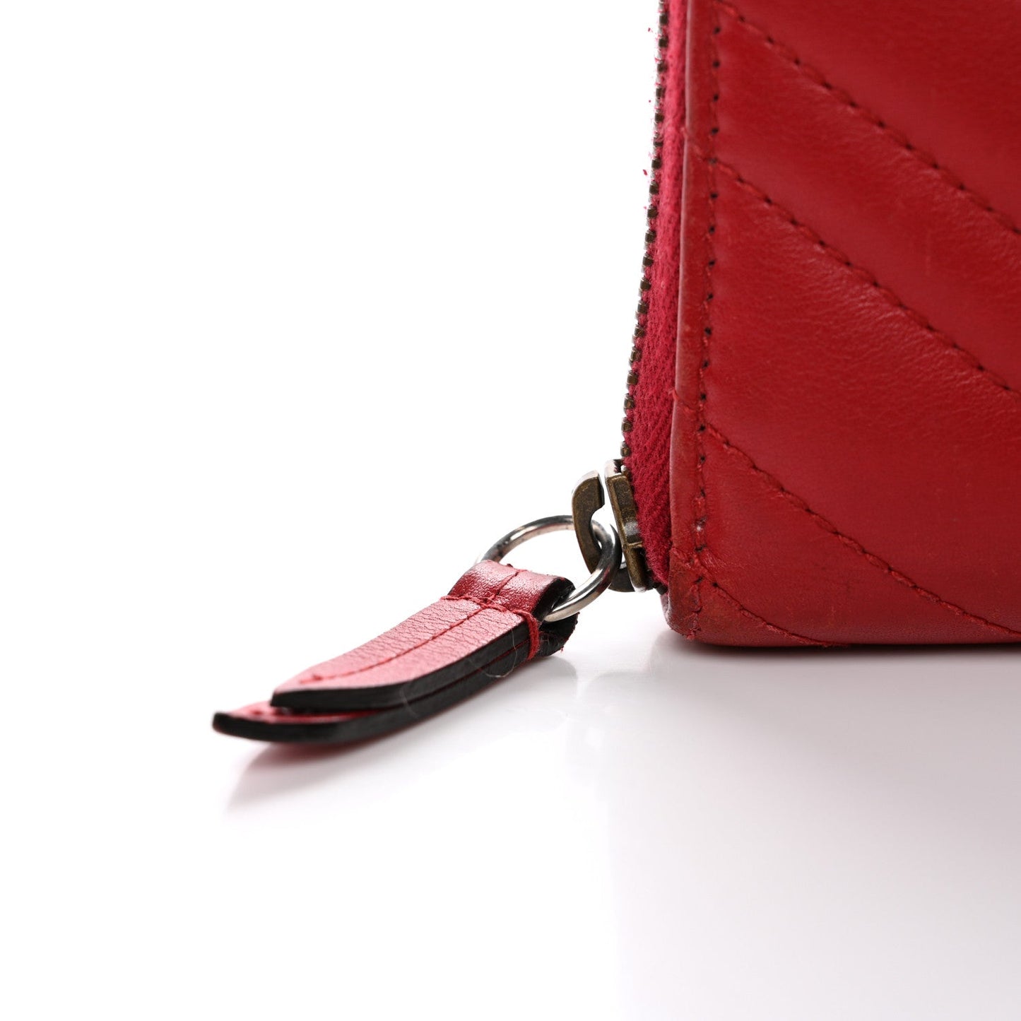 Calfskin Matelasse GG Marmont Zip Around Wallet Hibiscus Red