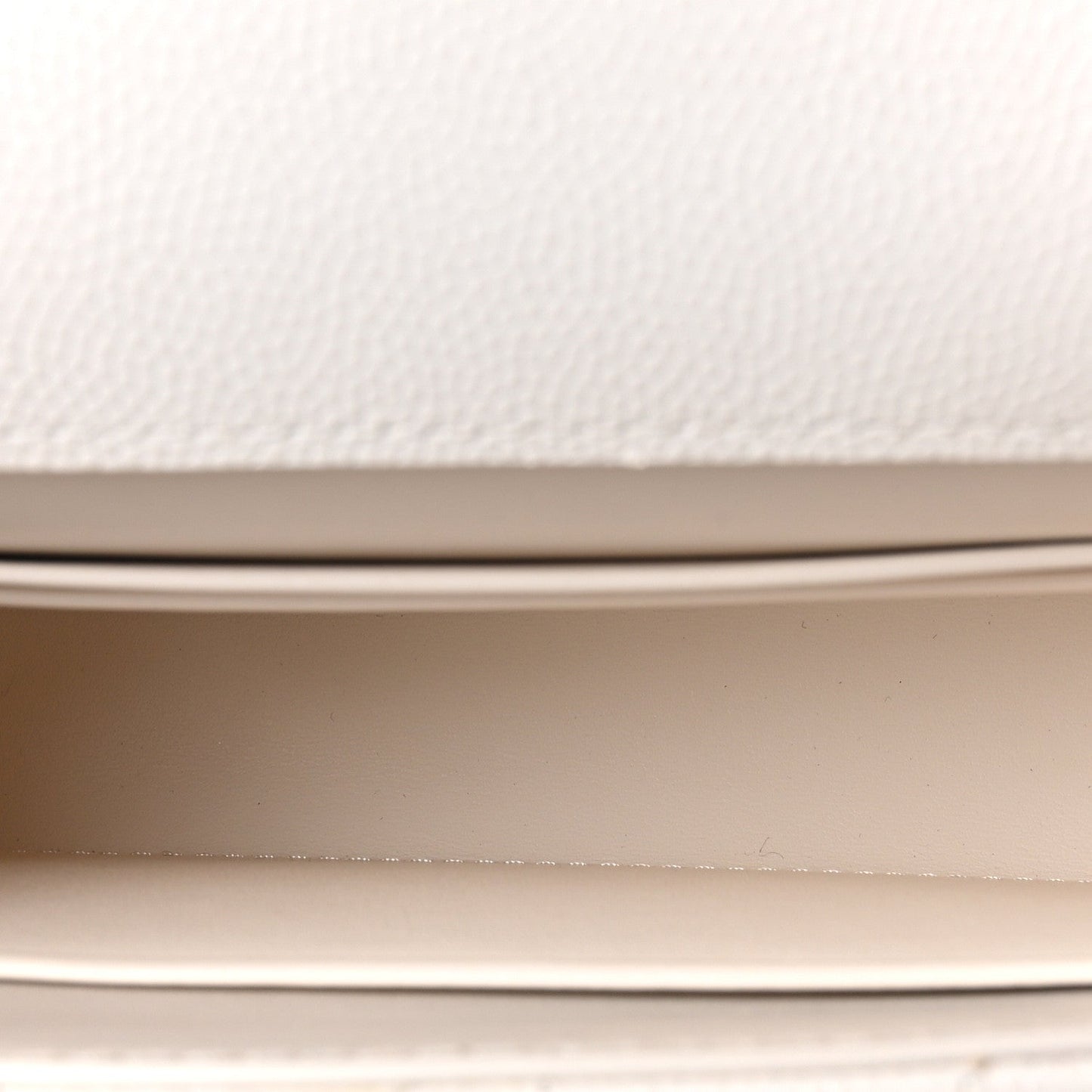 Caviar Quilted Coco Handle Clutch With Chain White