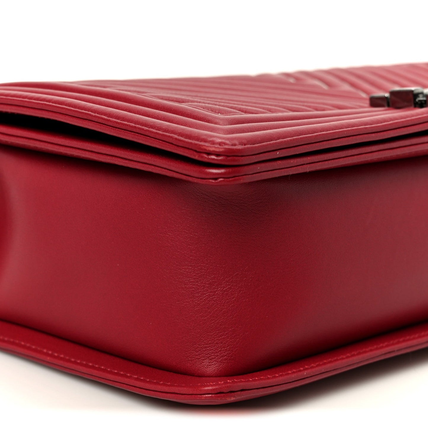 Calfskin Chevron Quilted New Medium Chain Boy Flap Red