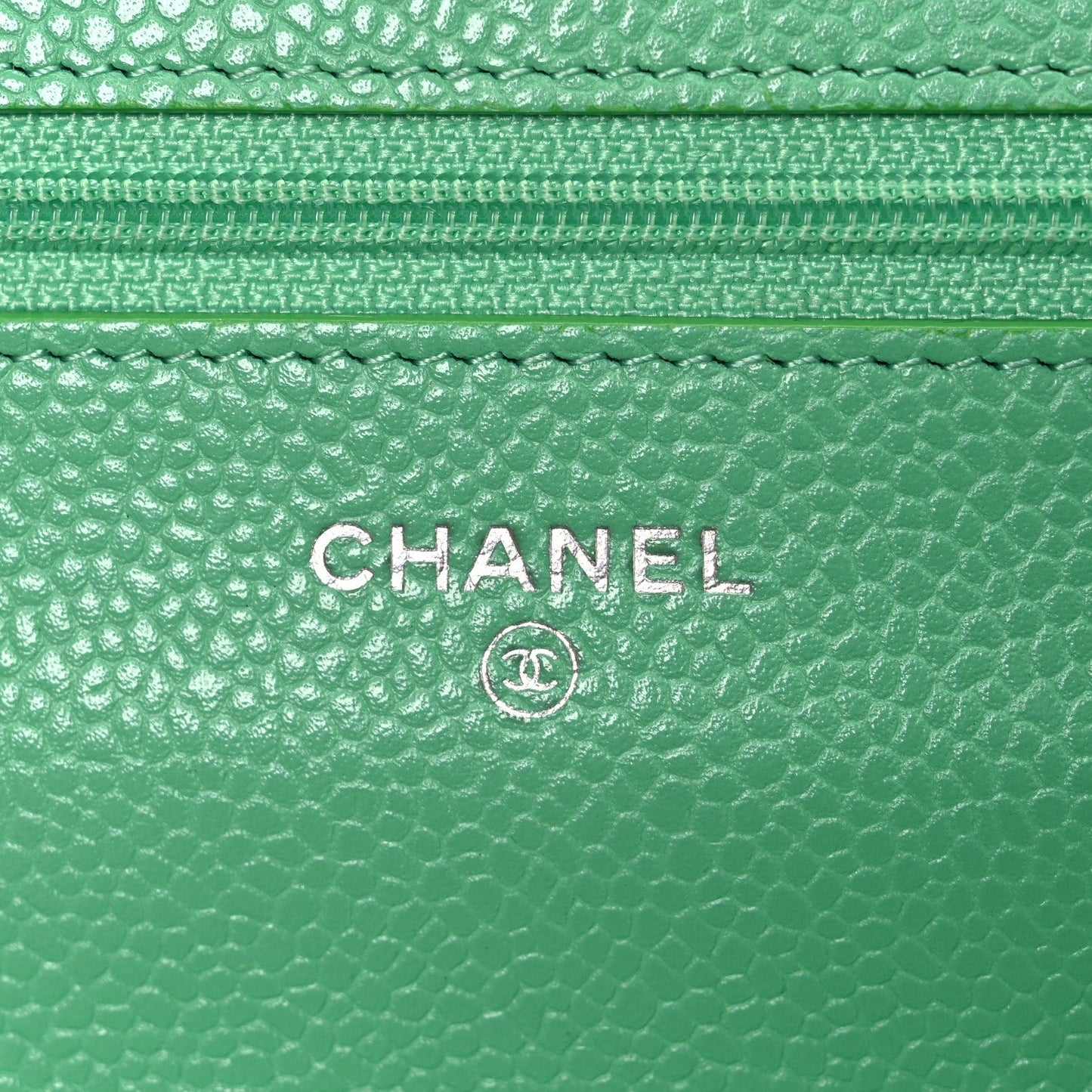 Caviar Chevron Quilted Wallet On Chain WOC Green
