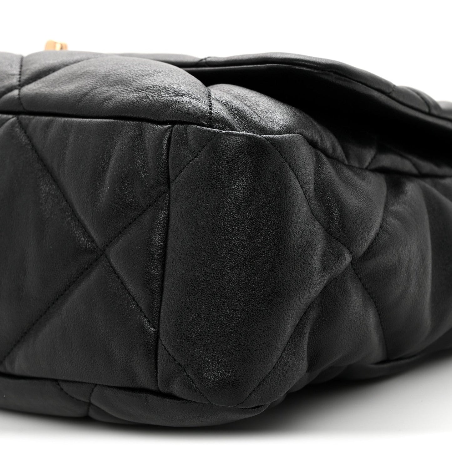 Lambskin Quilted Maxi Chanel 19 Flap Black