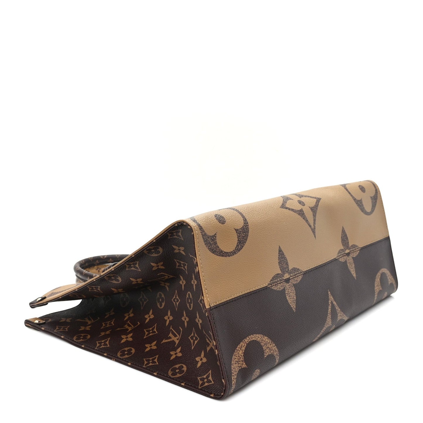 Reverse Monogram Giant Onthego Voyage