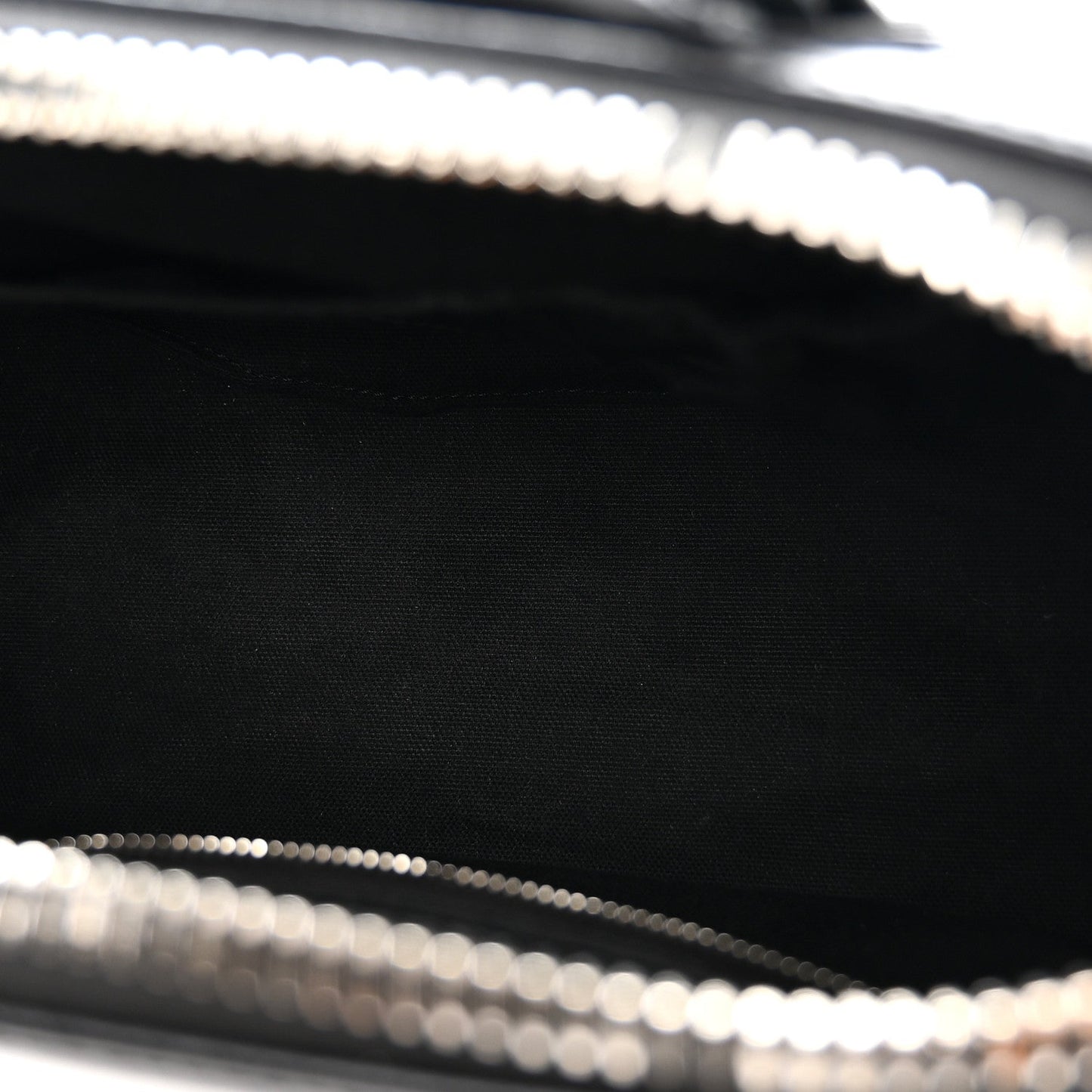 Shiny Lord Calfskin Medium Antigona Black