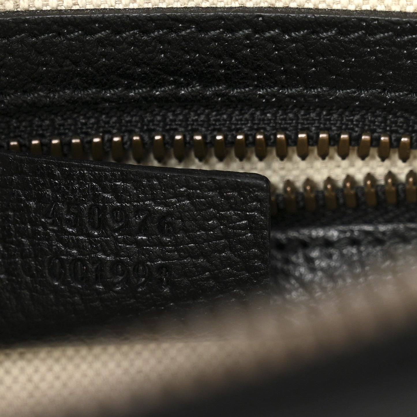 Grained Calfskin Bee Star Messenger Black