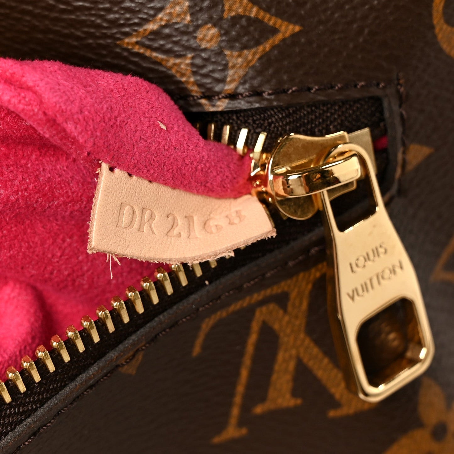 Monogram Patches Pochette Metis