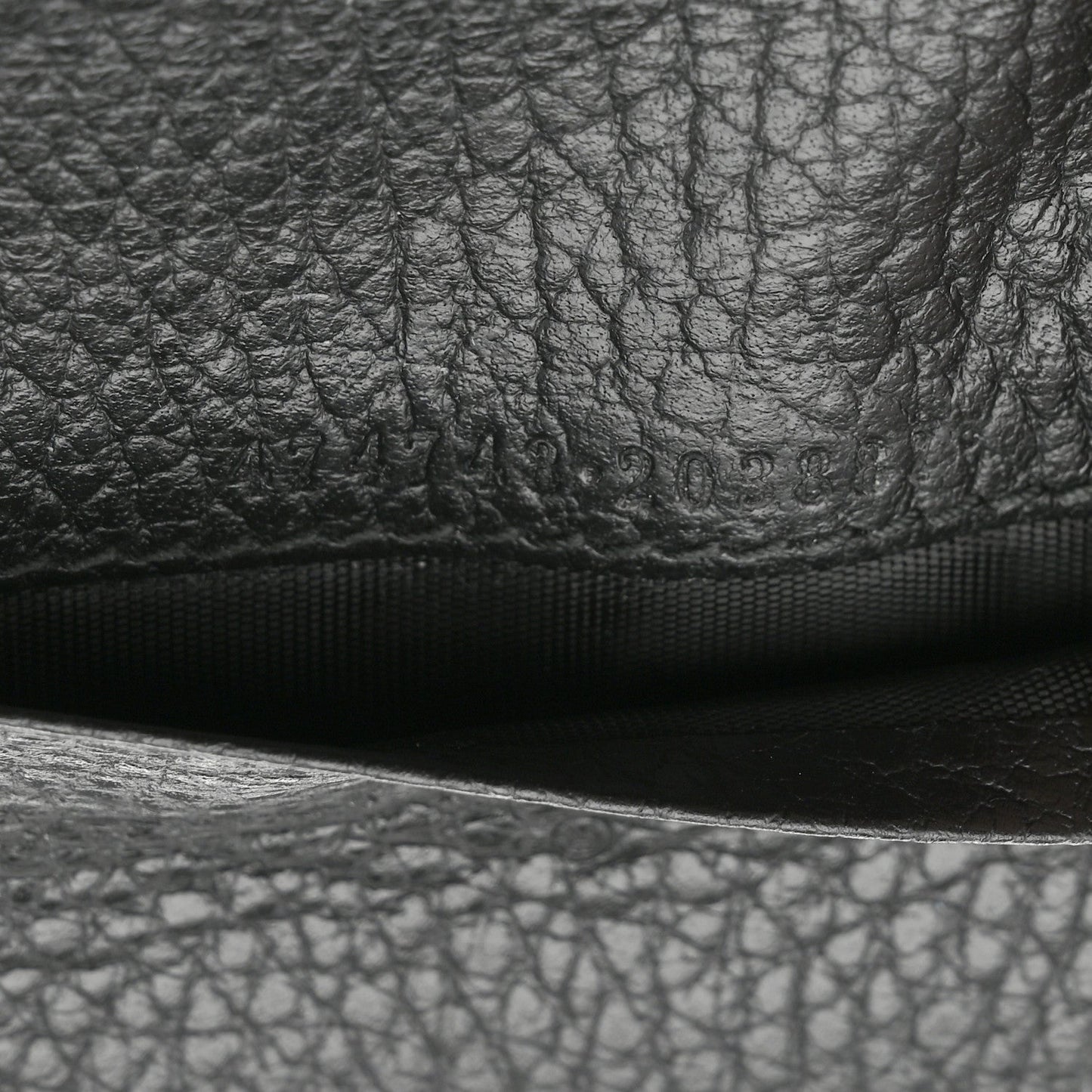 Pebbled Calfskin GG Marmont Card Case Black