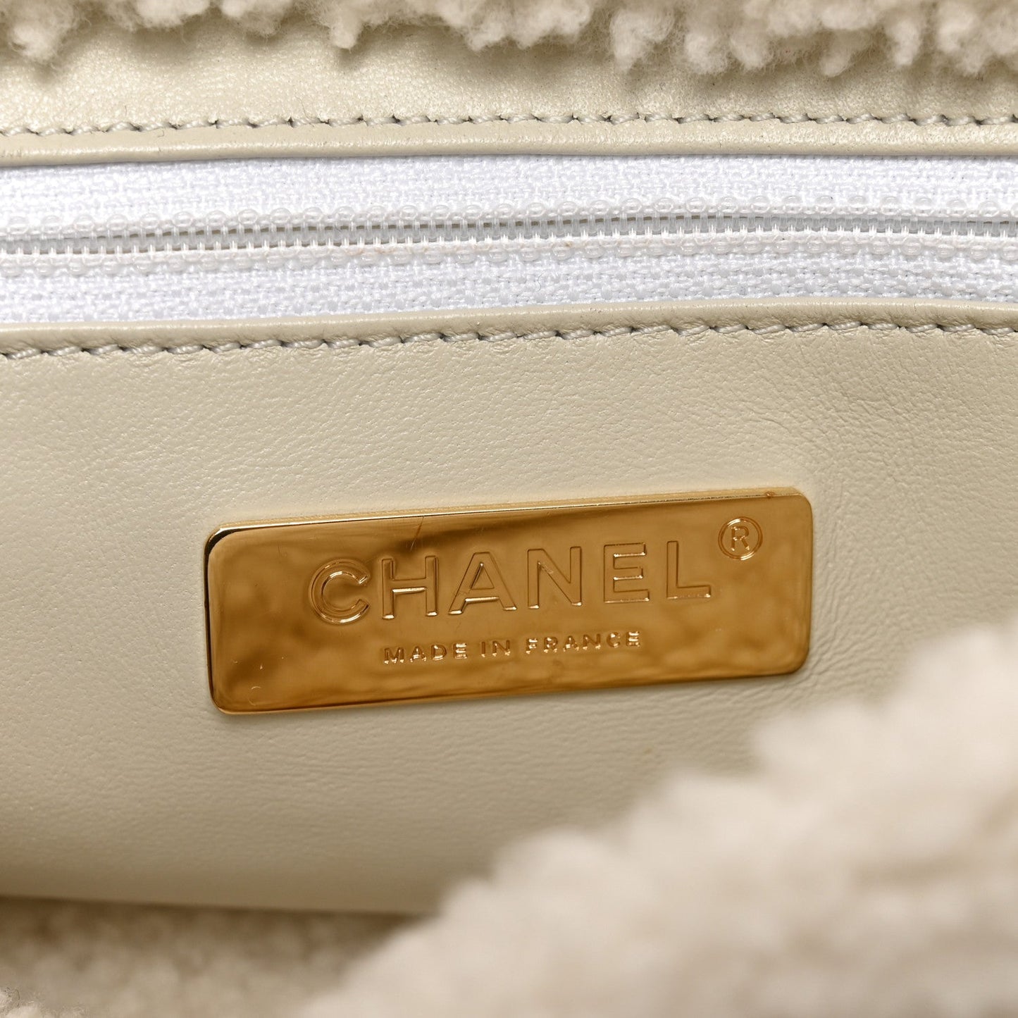 Crumpled Calfskin Shearling Sheepskin Medium Chanel 19 Flap White