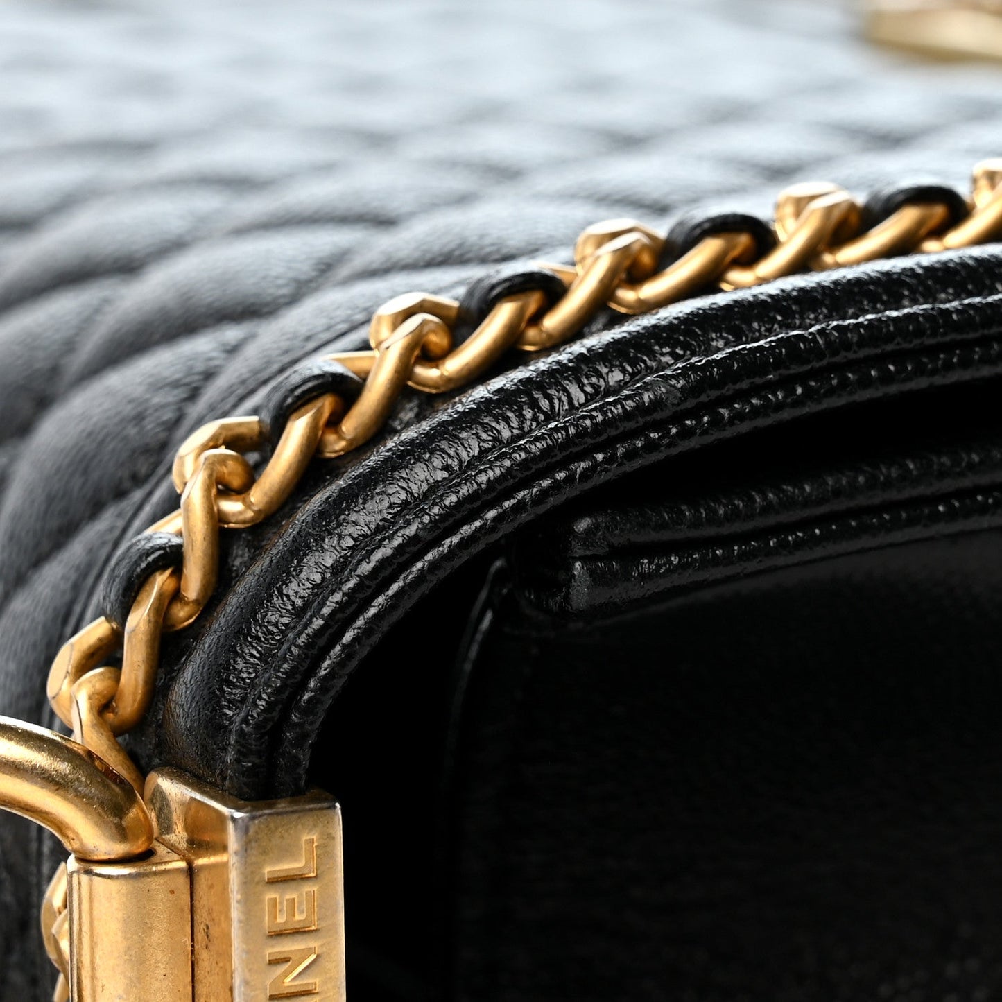 Caviar Quilted Medium Chain Around Boy Flap Black