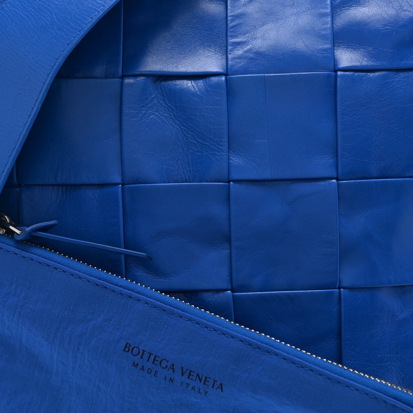 Paper Calfskin Maxi Intrecciato Cassette Messenger Blue