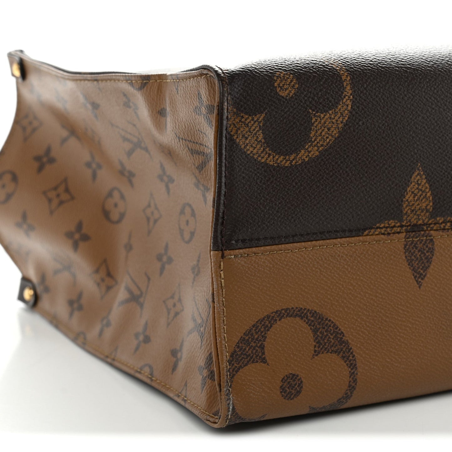Reverse Monogram Giant Onthego MM