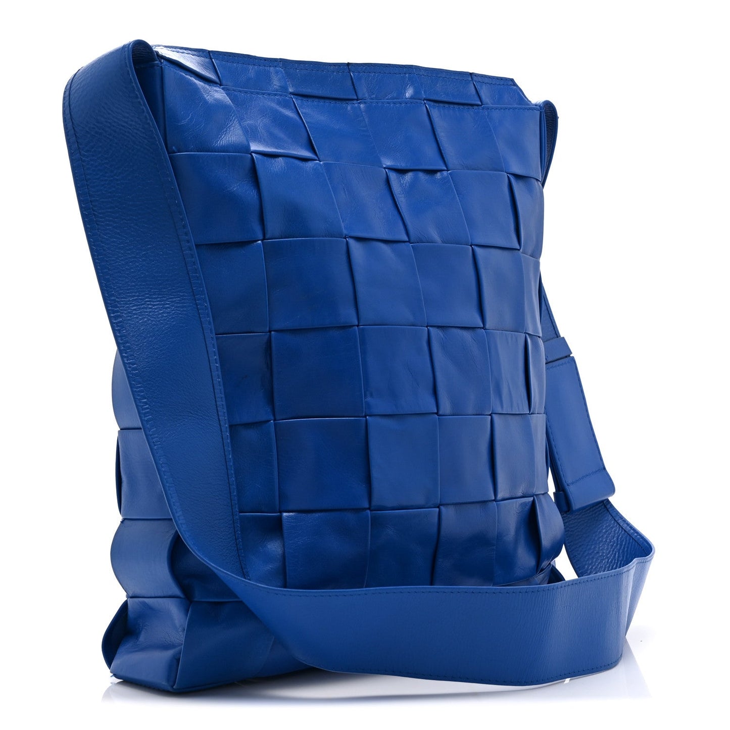 Paper Calfskin Maxi Intrecciato Cassette Messenger Blue