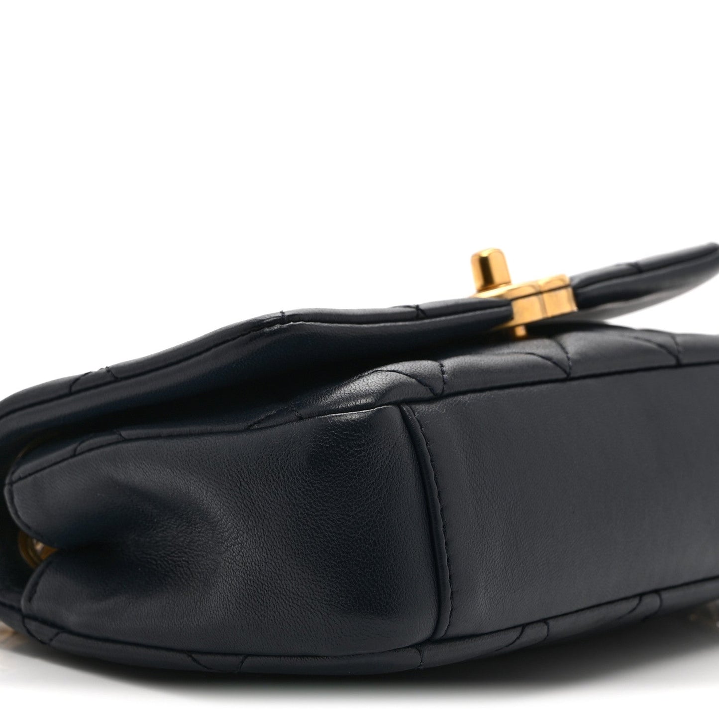 Shiny Lambskin Small Chain Is More Flap Navy Blue