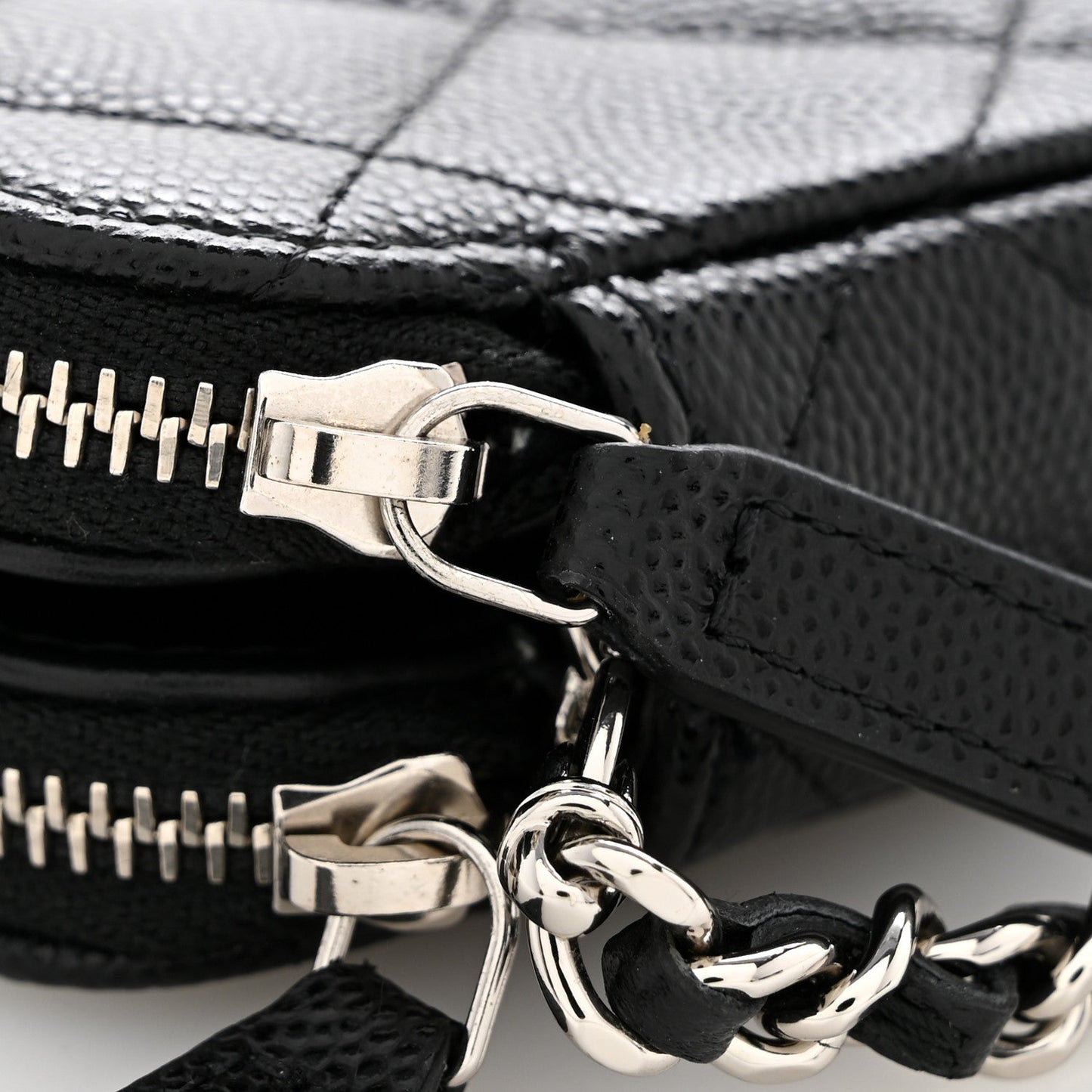 Caviar Quilted Logo Small Clutch With Chain Black