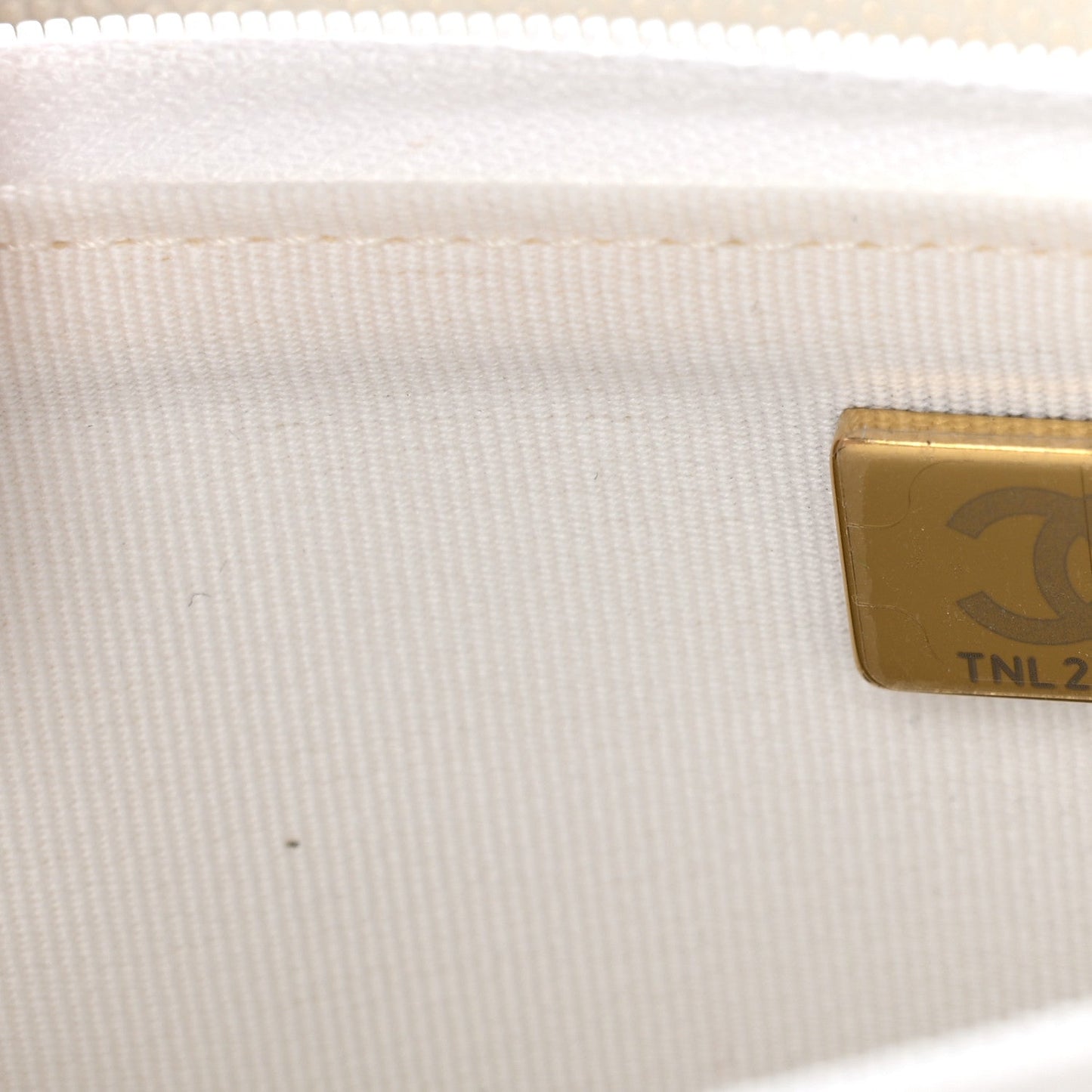 Caviar Quilted Wallet on Chain WOC White