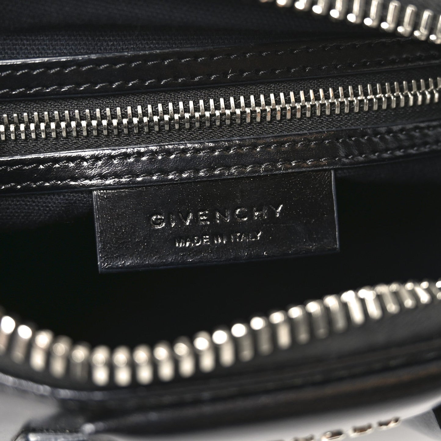 Shiny Lord Calfskin Mini Antigona Black
